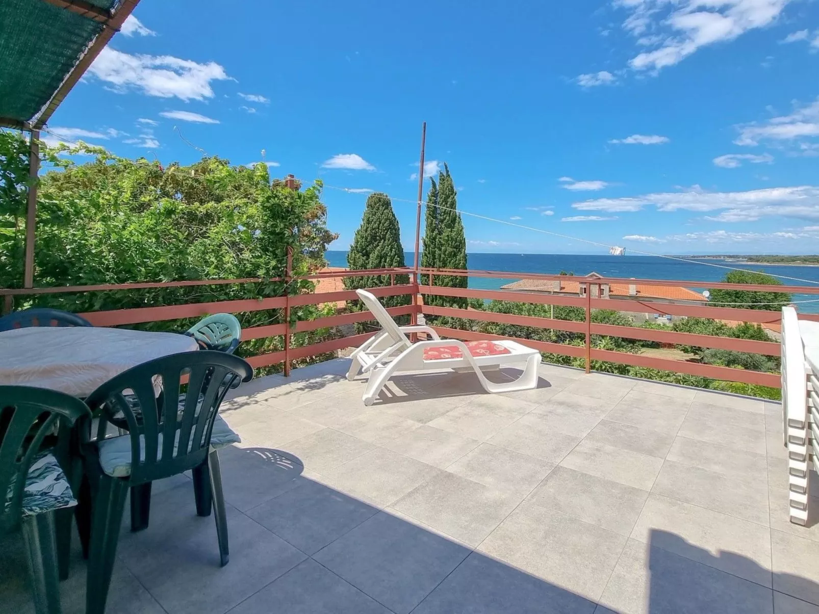 "Davor 8" direkt am Strand-Draußen