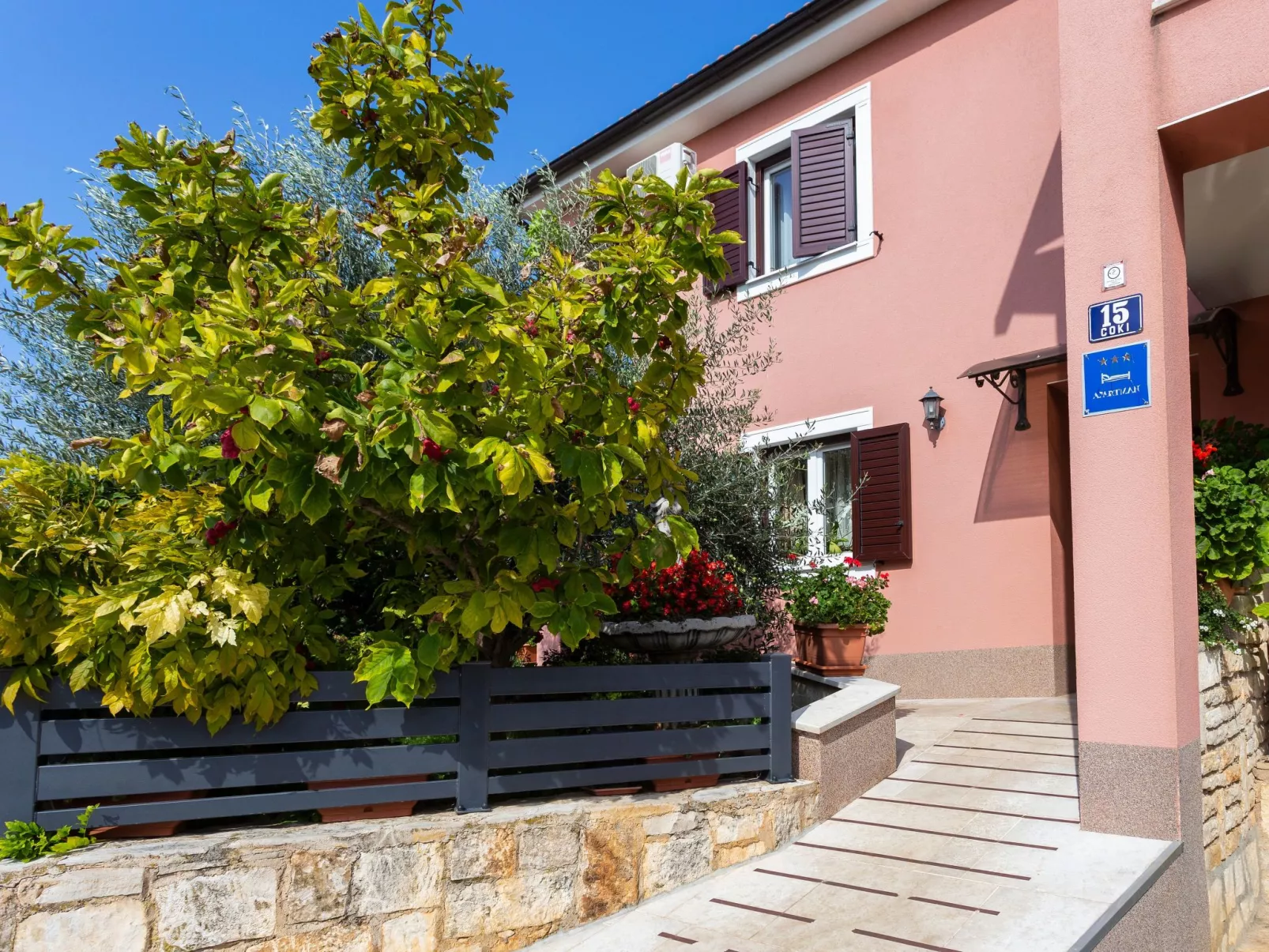 Schöne Wohnung Funtana Nr.1-Dehors