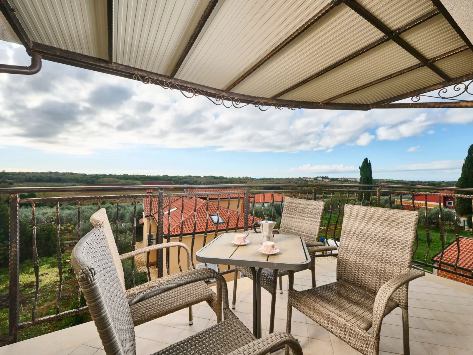 App für bis zu 6 Personen.-Draußen