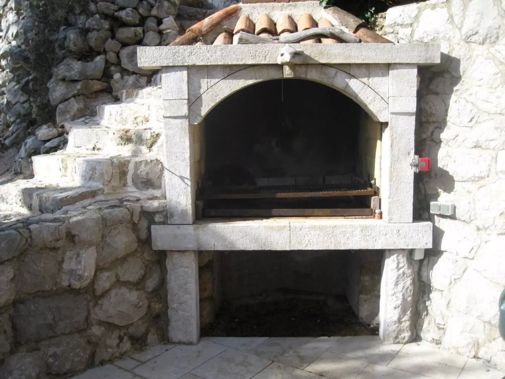 Insel Krk - Restauriertes  Steinhaus-Draußen