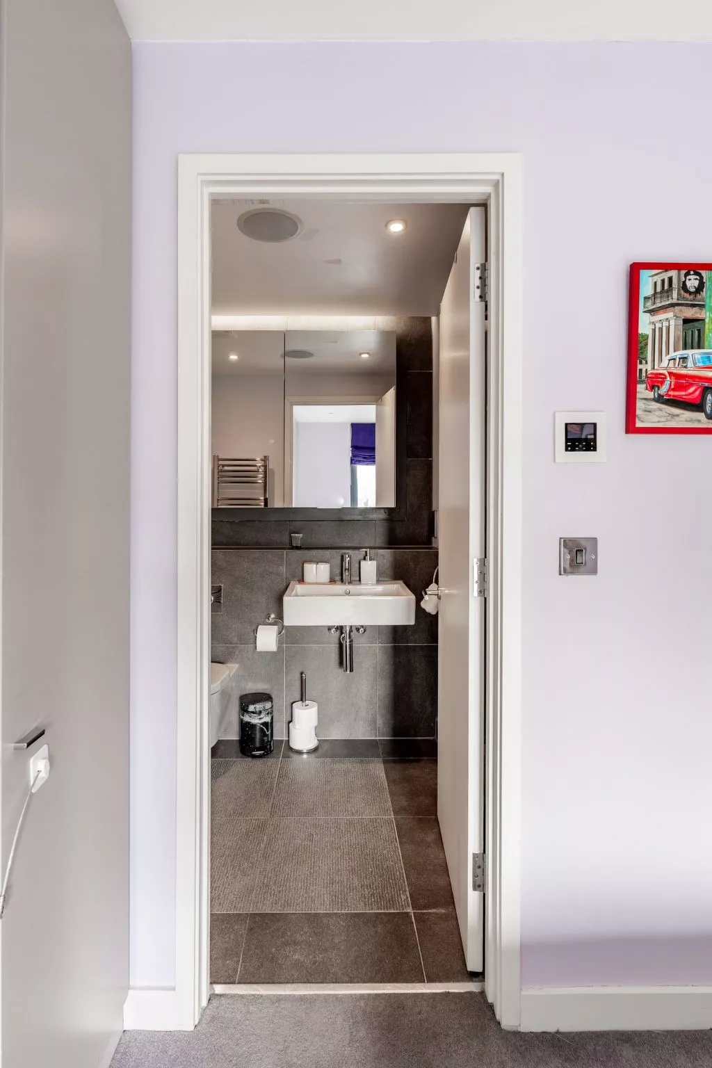 Moderne und stilvolle Wohnung mit eigenem Bad in der Nähe von Notting Hill und-Inside