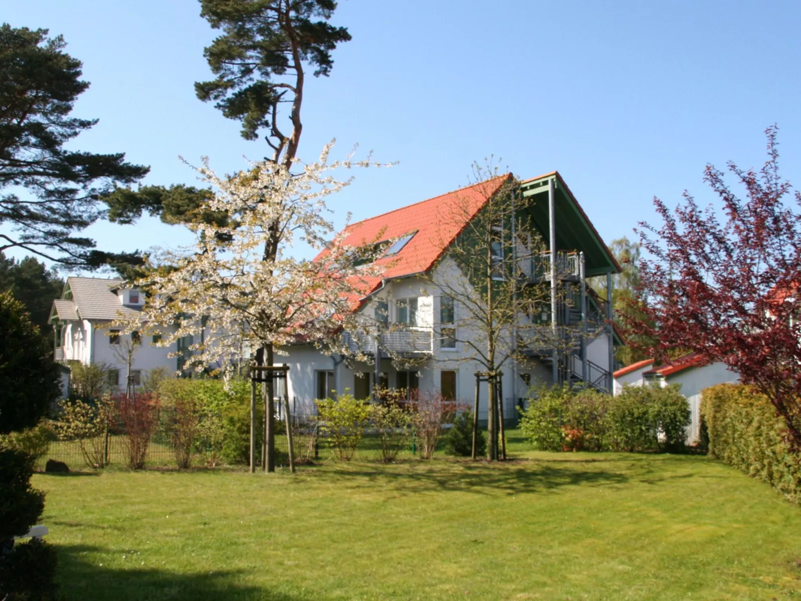 In Peenemünde mit Gepflegtem Garten-Outside