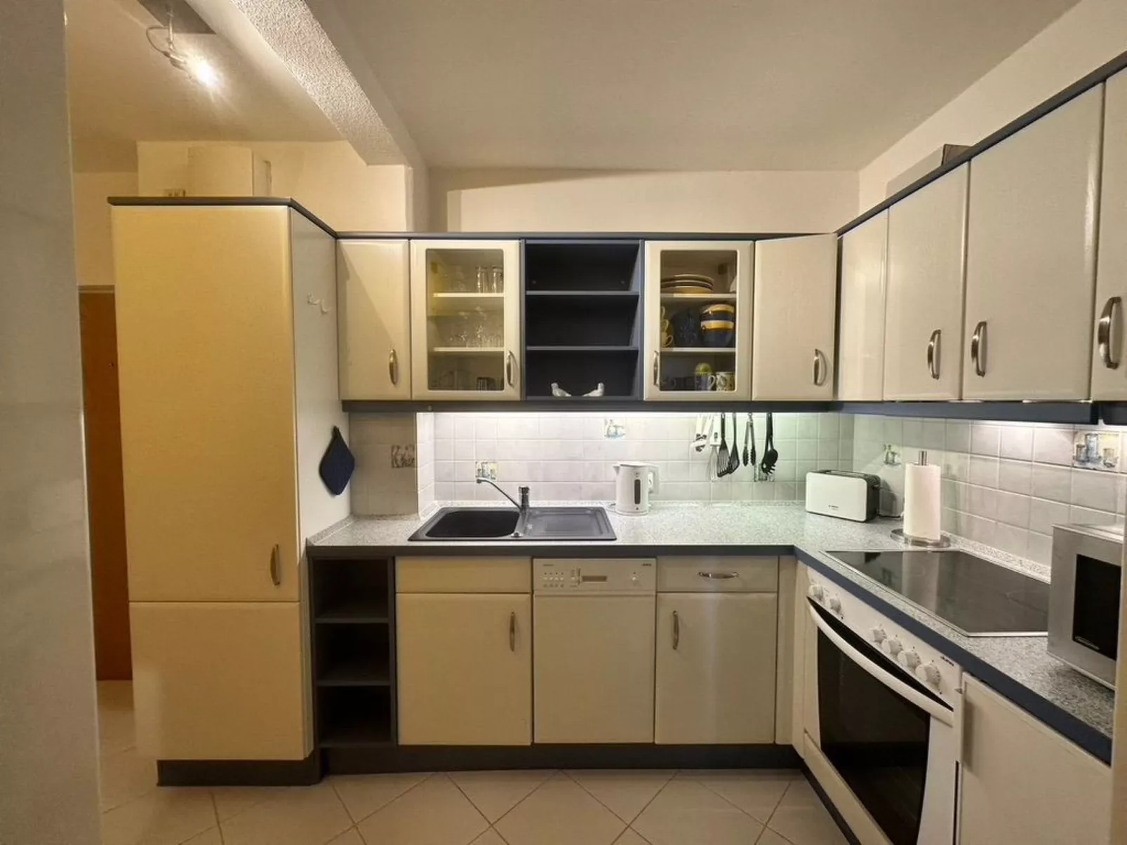 Südbalkon mit Meerblick-Drinnen