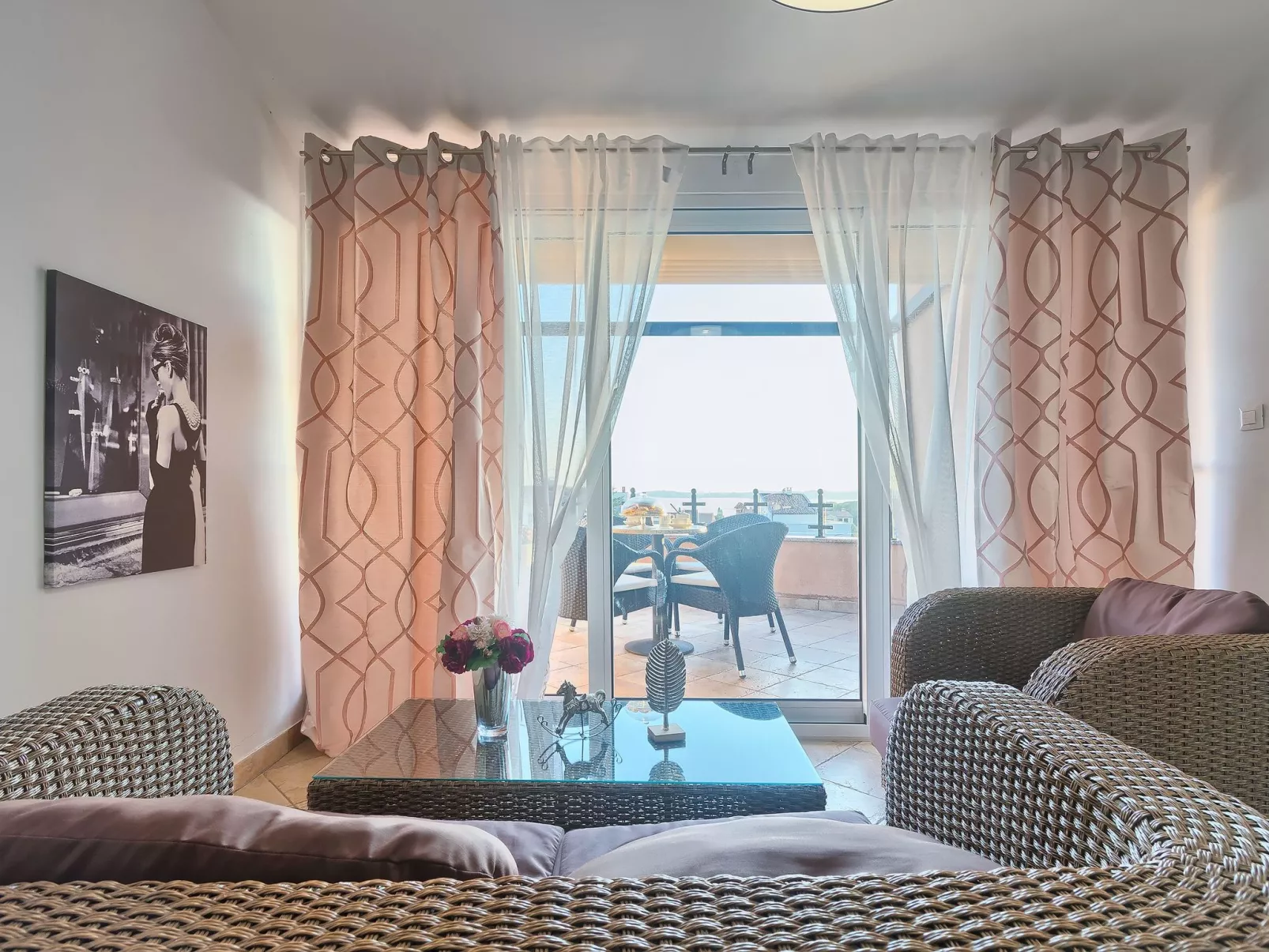 Geräumige Ferienwohnung für vier Personen mit Balkon und Meerblick-Inside