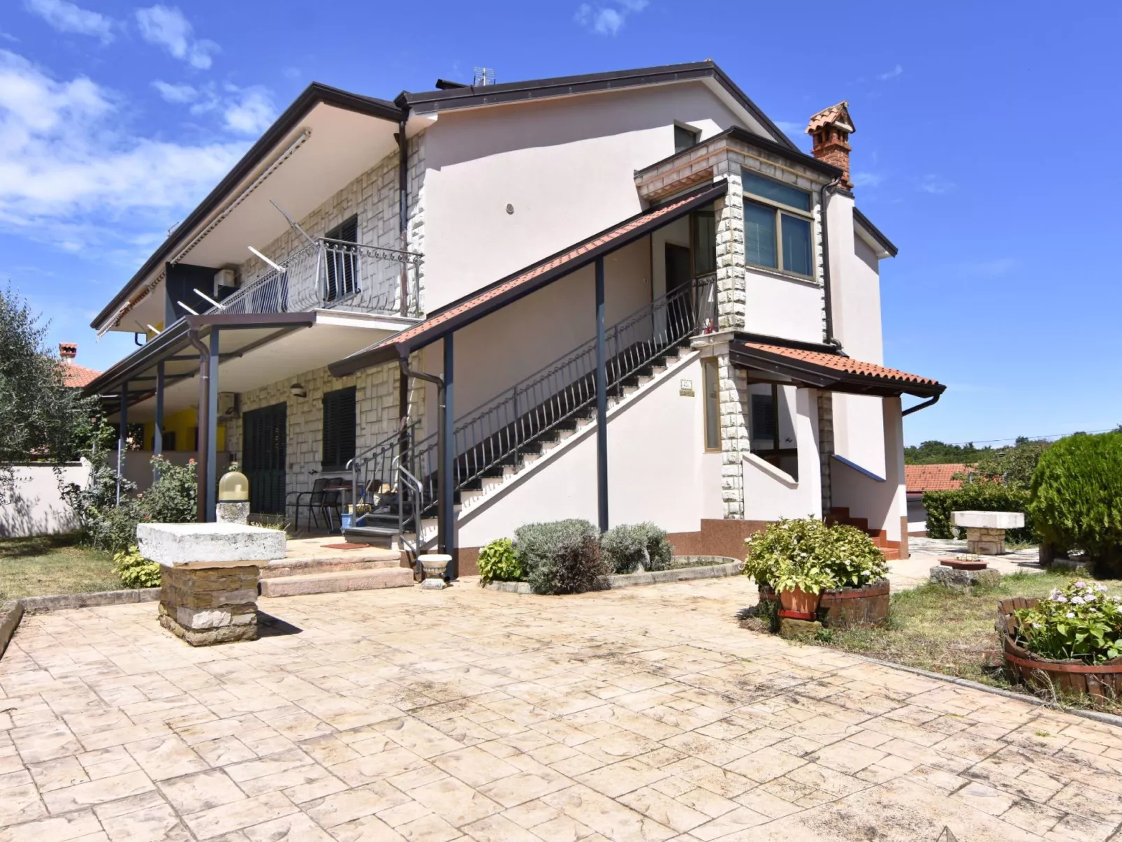 Maria Picudo-Outside