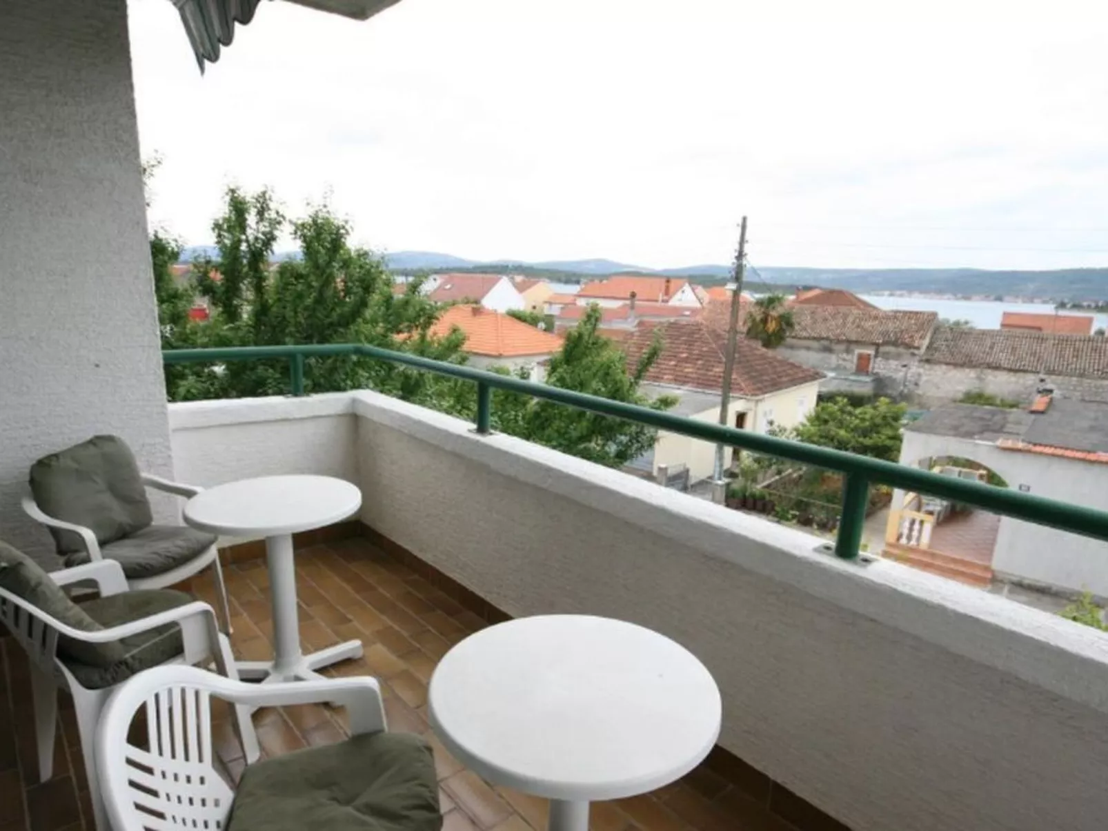 Wohnung "Blažević 2" direkt am Strand-Outside