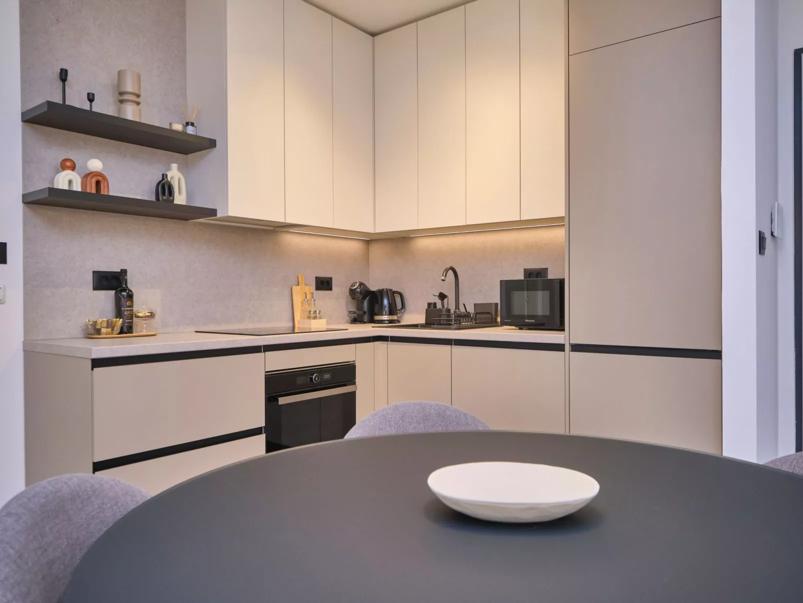 "Splitful Apartment" - Dedans