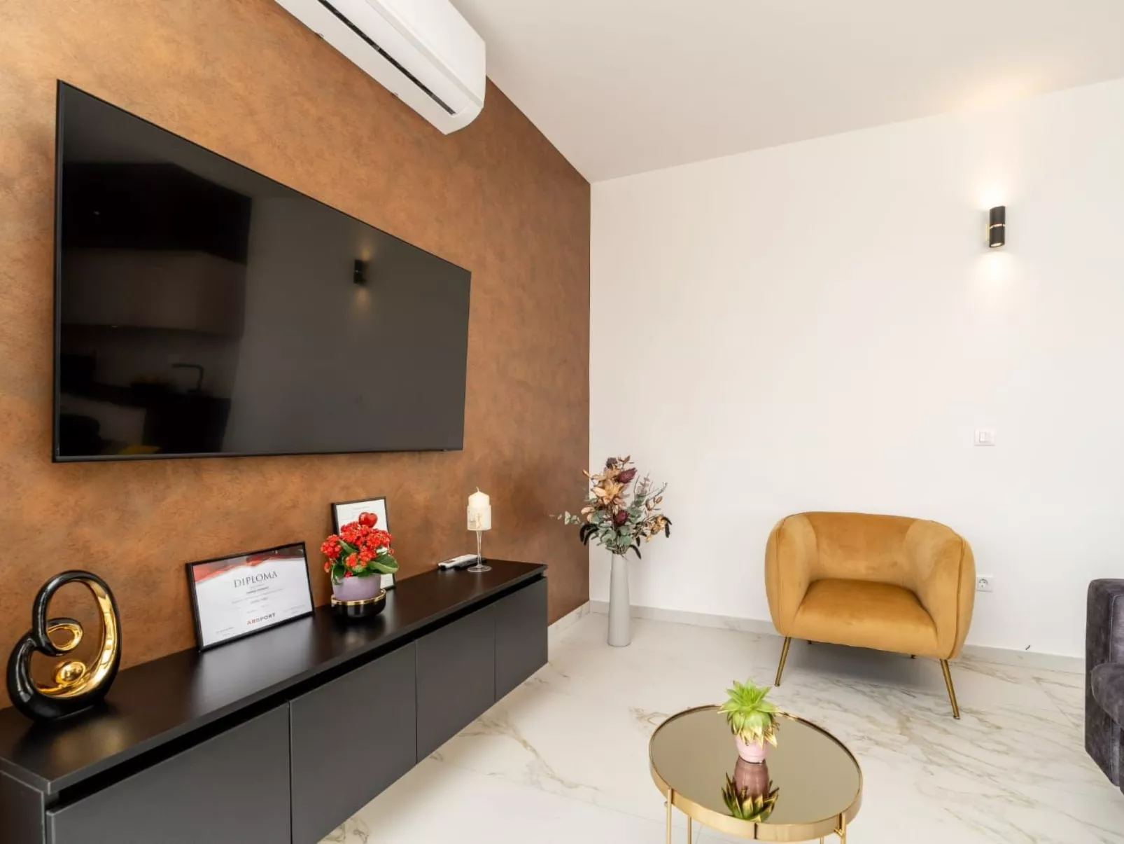 Villa mit beheiztem Pool - von TA Leut Agency-Drinnen