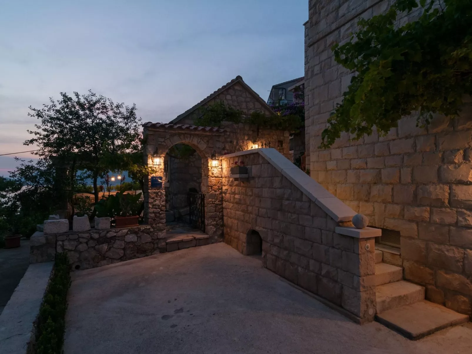 Kleine Wohnung in Omiš mit Privatem Balkon-Dedans