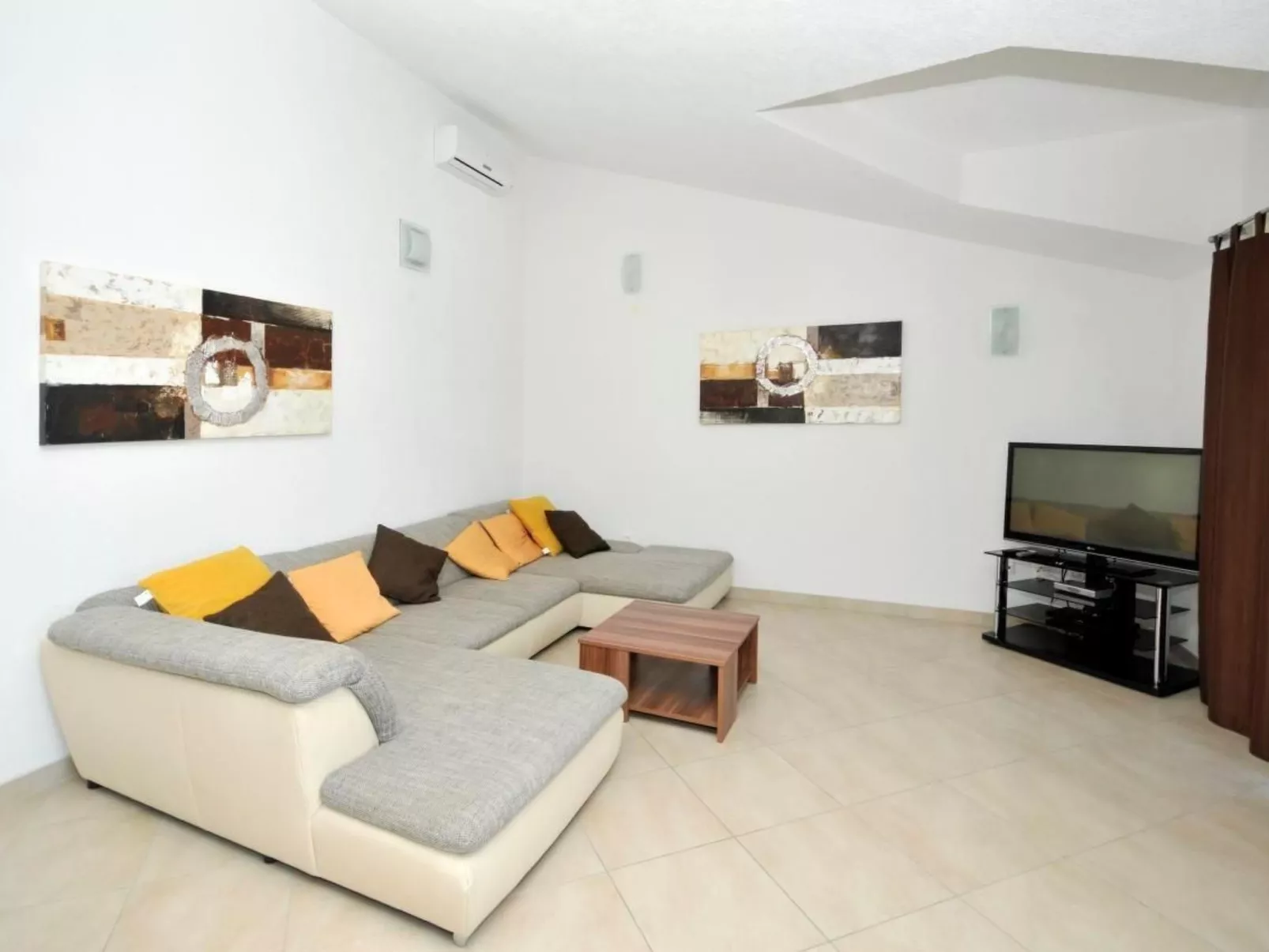 Villa Luna 3-Image-tags.info