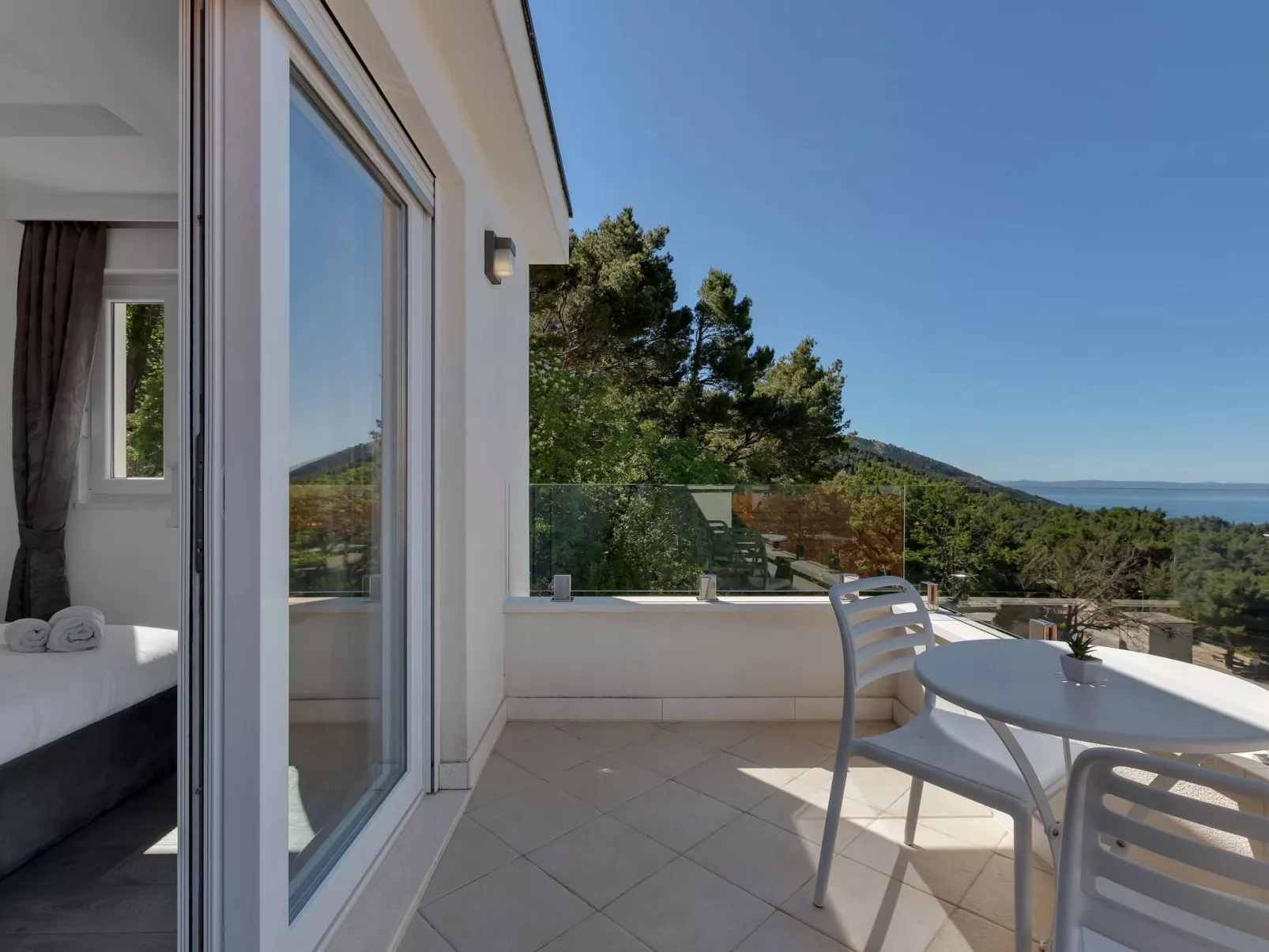 Mit Privatpool für 8 Personen  + 2 Kinder ca. 450 m&sup2; in Bast, Dalmatien (G-Dedans