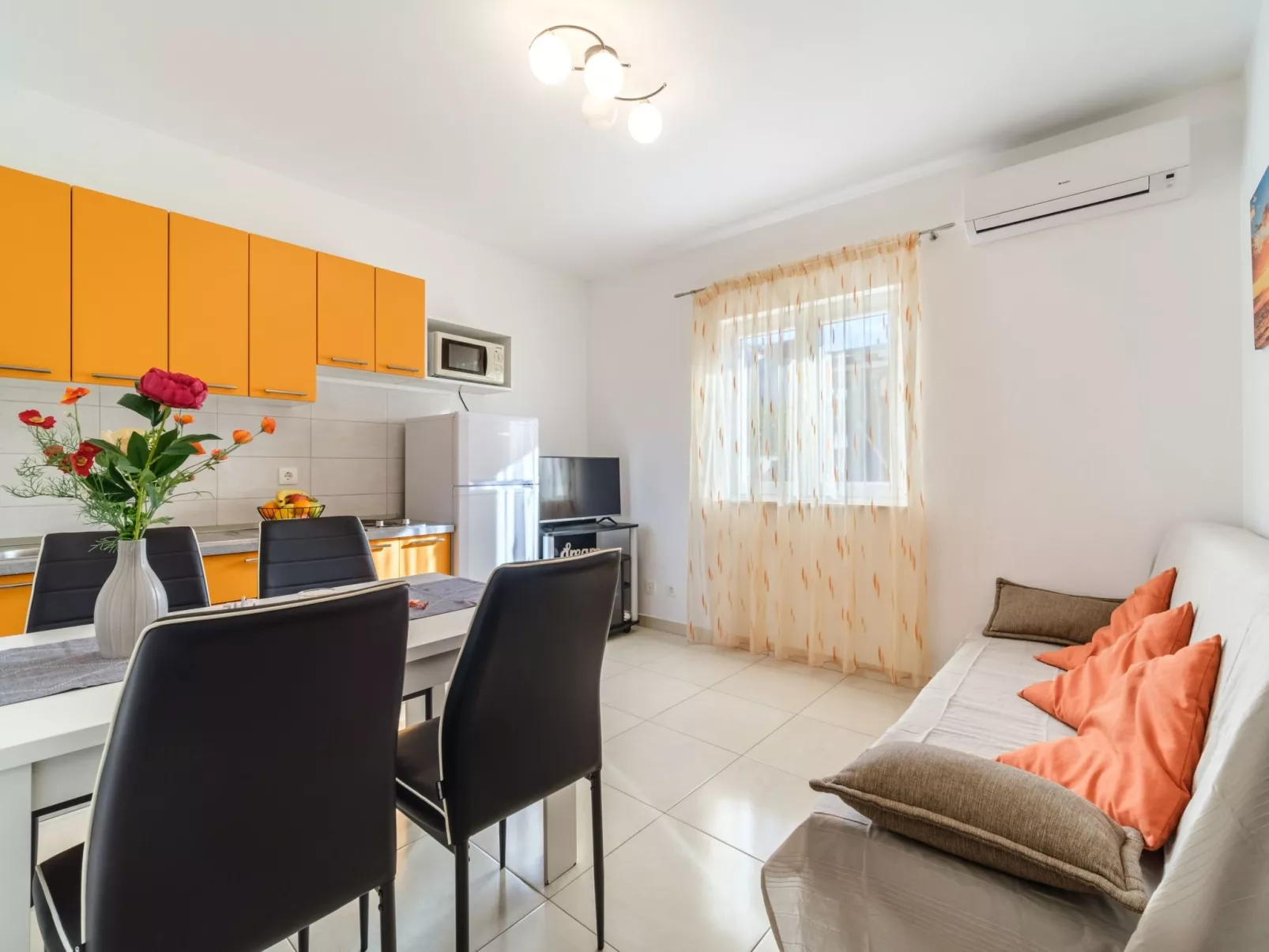 Für 5 Personen ca. 42 m&sup2; in Supetar, Adriaküste Kroatien (Kroatische Insel-Drinnen