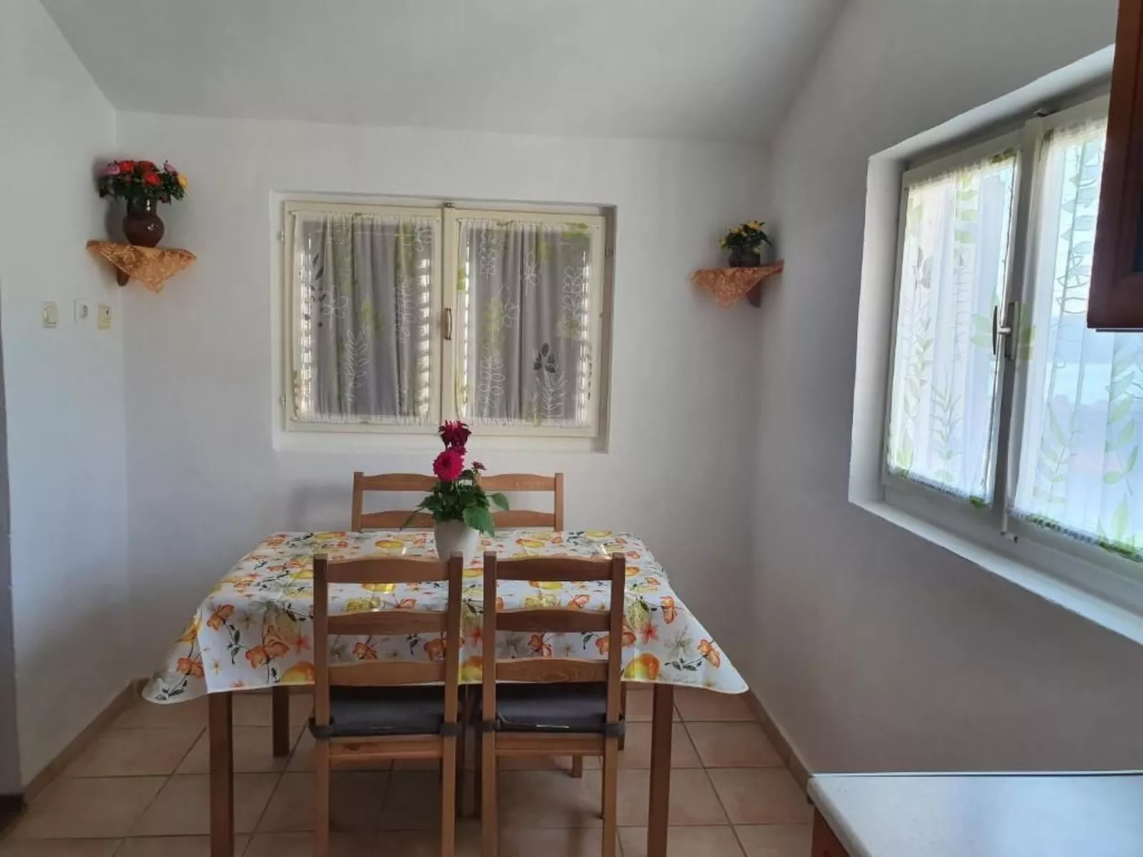 "Nikica" mit Blick auf das Meer-Inside