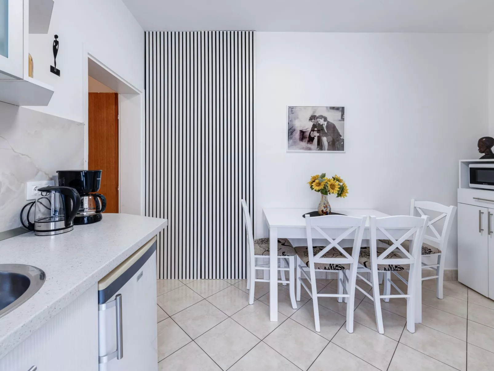 Ivona mit Terrasse und Außendusche-Inside