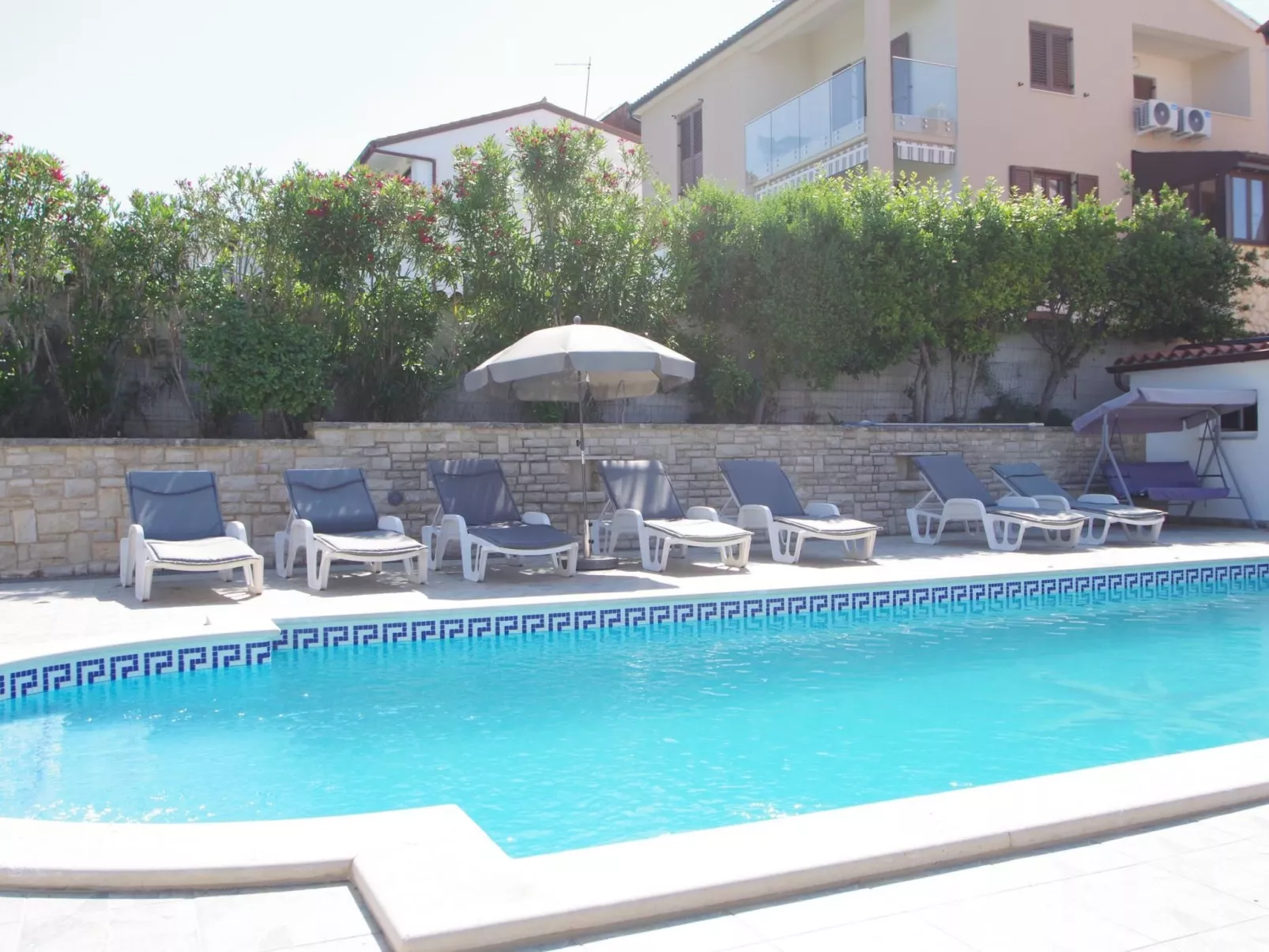 In Banjole mit Gemeinschaftspool-Outside