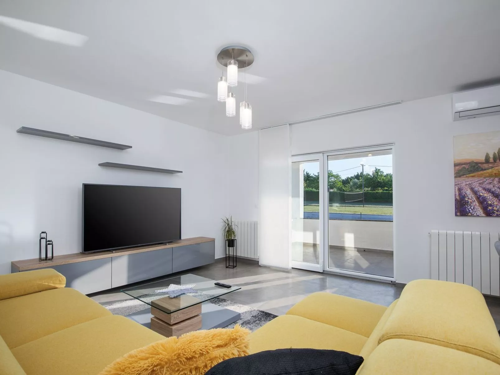 3-Schlafzimmer-Wohnung mit Gemeinschaftspool-Drinnen