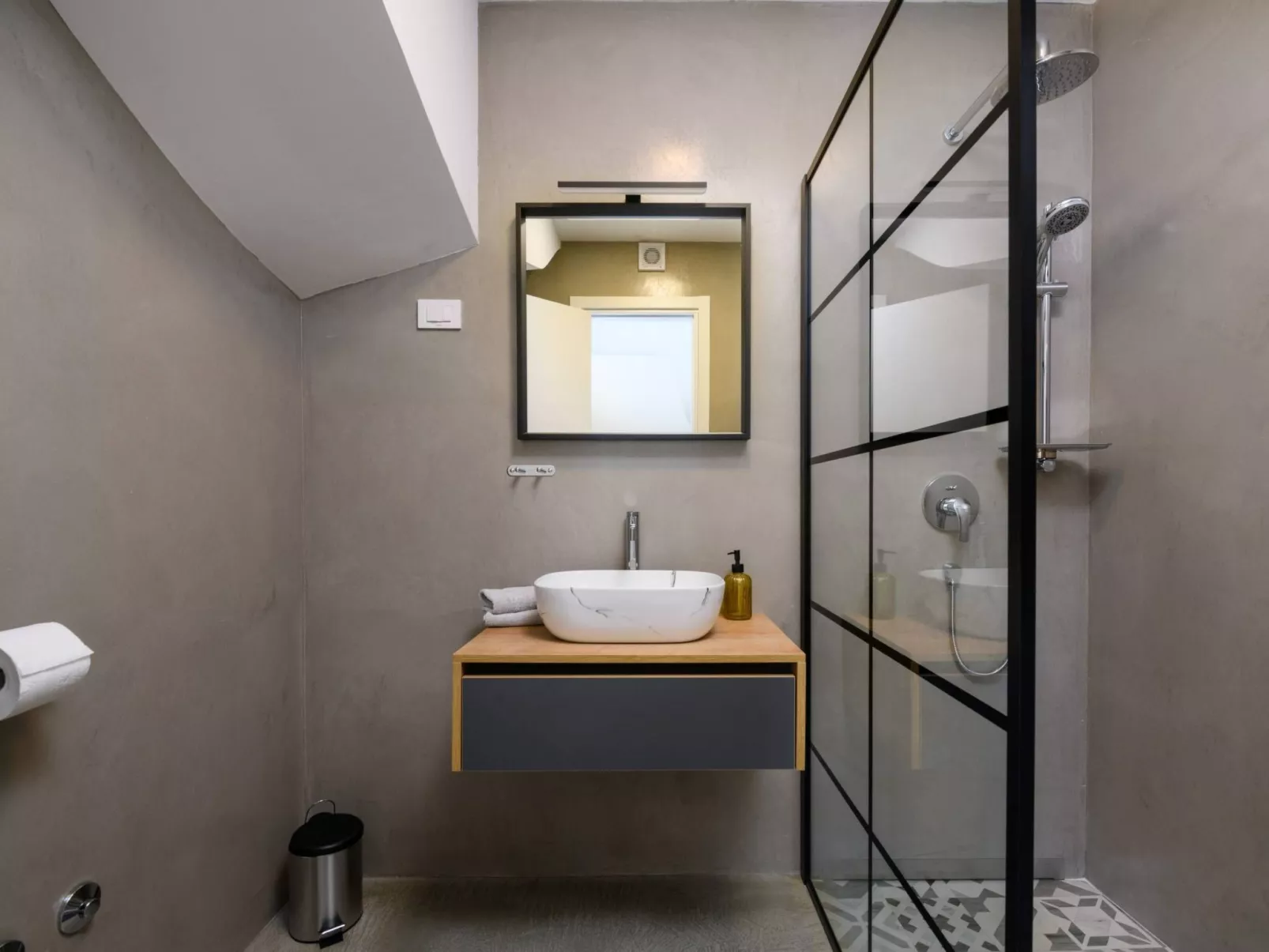 In Vintijan mit Privatem Pool-Drinnen