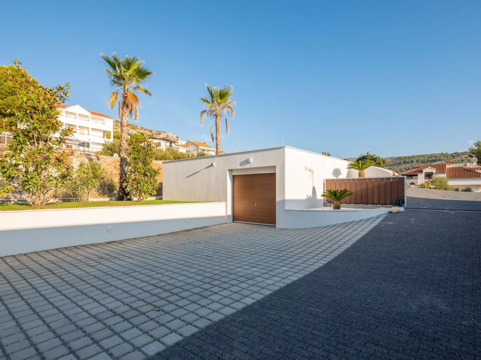 Villa mit Infinity-Pool-Drinnen
