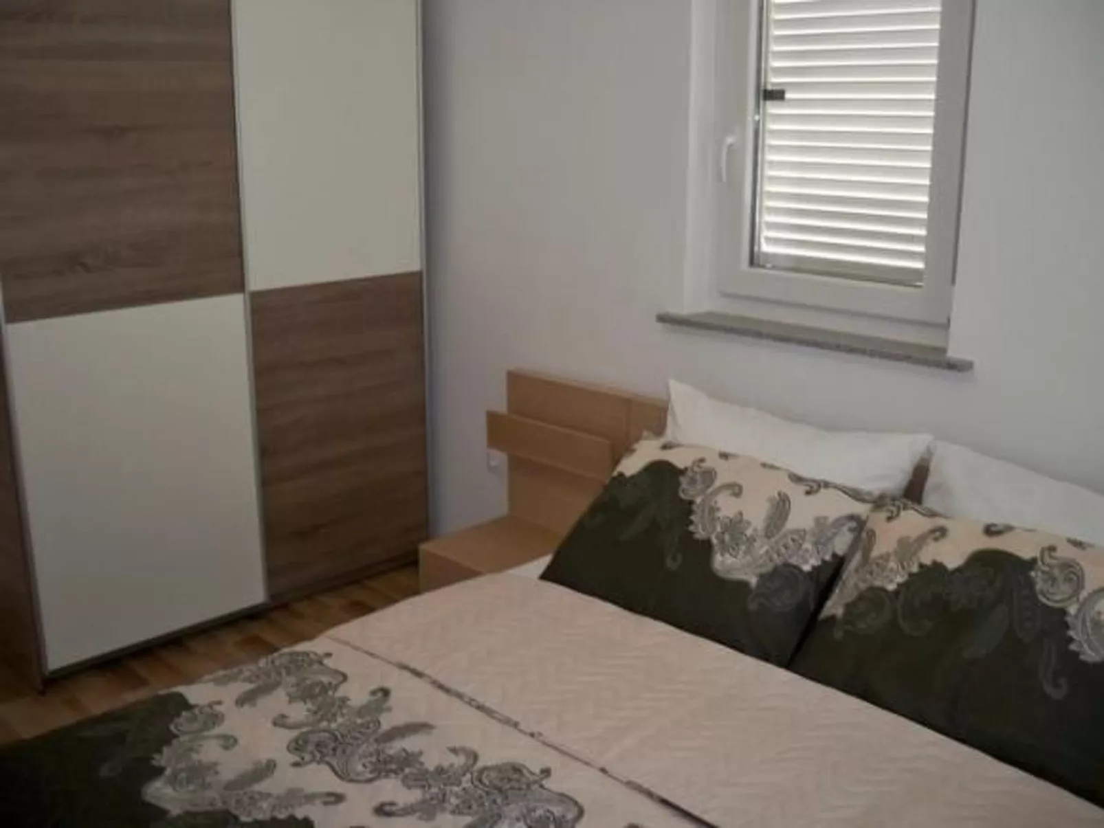 Wohnung mit Blick auf das Wasser-Drinnen