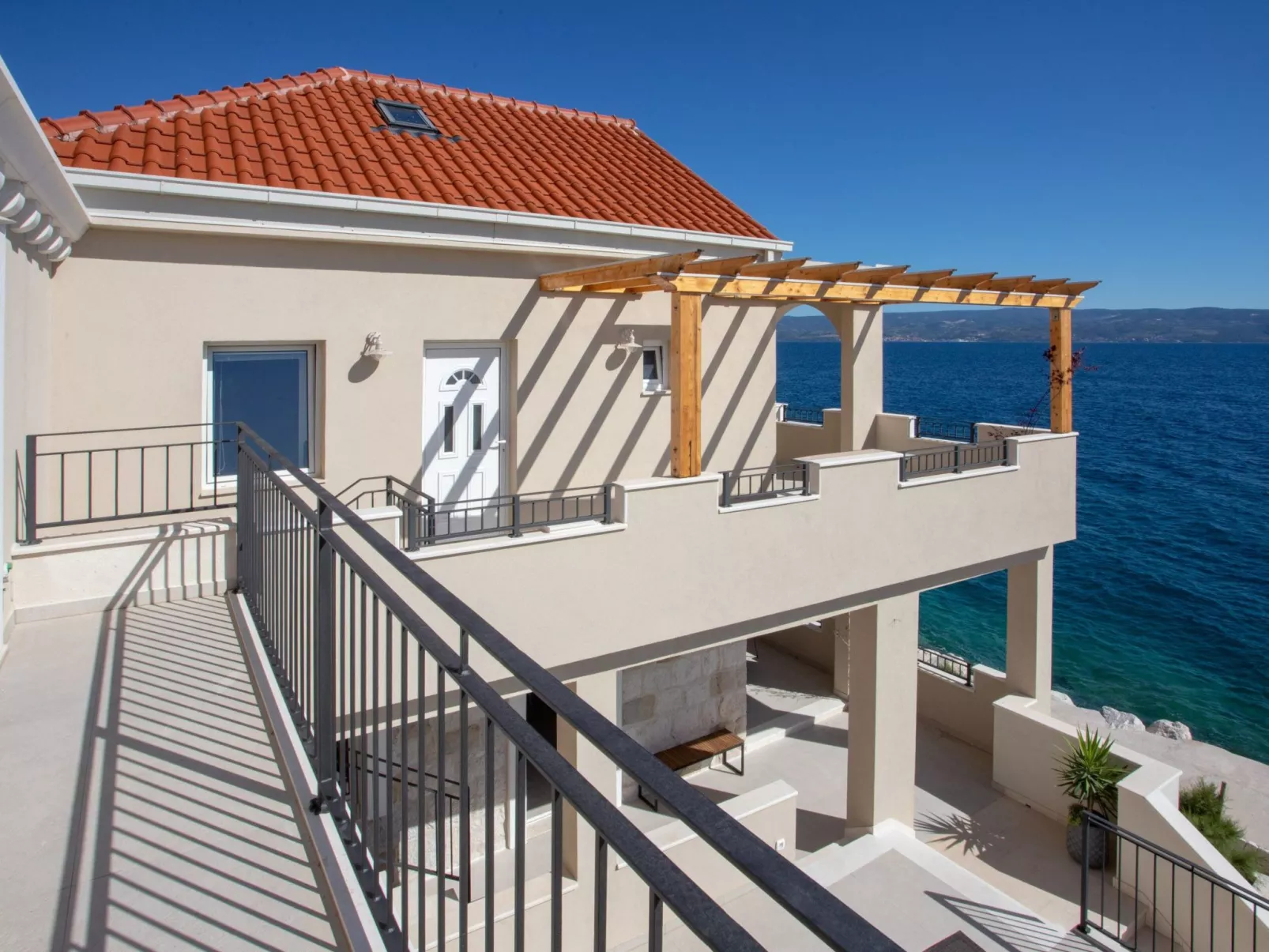 Für 12 Personen ca. 180 m&sup2; in Jesenice, Dalmatien (Gespanschaft Split-Dalm-Dehors