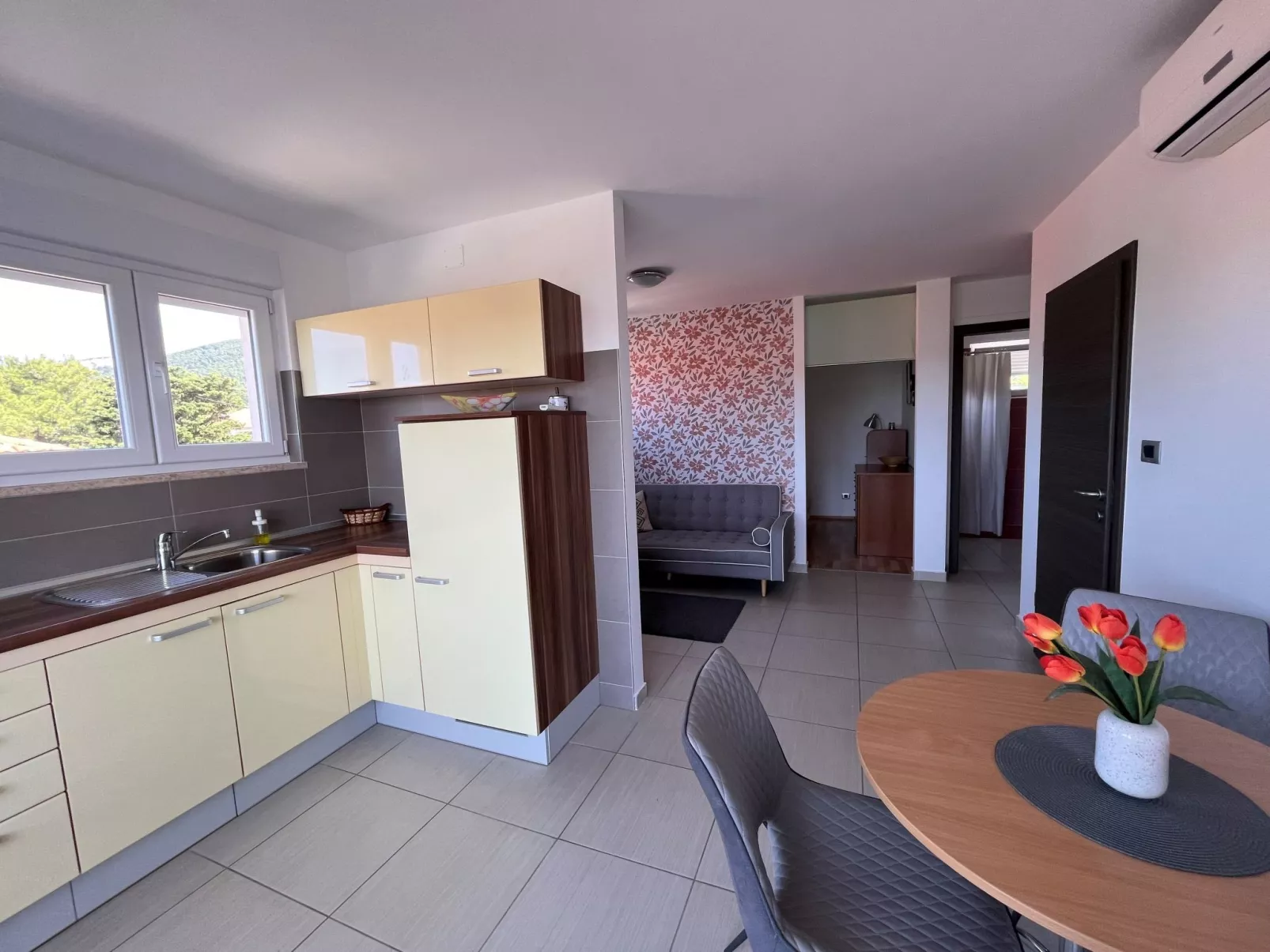 Villa Summer Escape in Barbat mit Garten und Aussicht-Inside