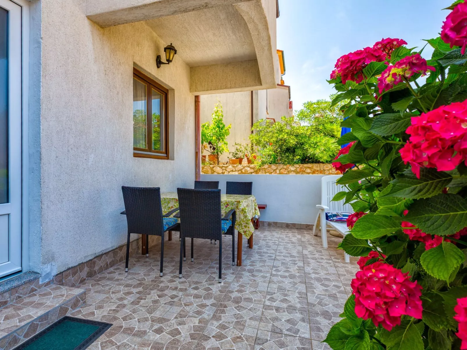 Tolles Appartement Meri 3 mit Grill und Garten-Image-tags.info