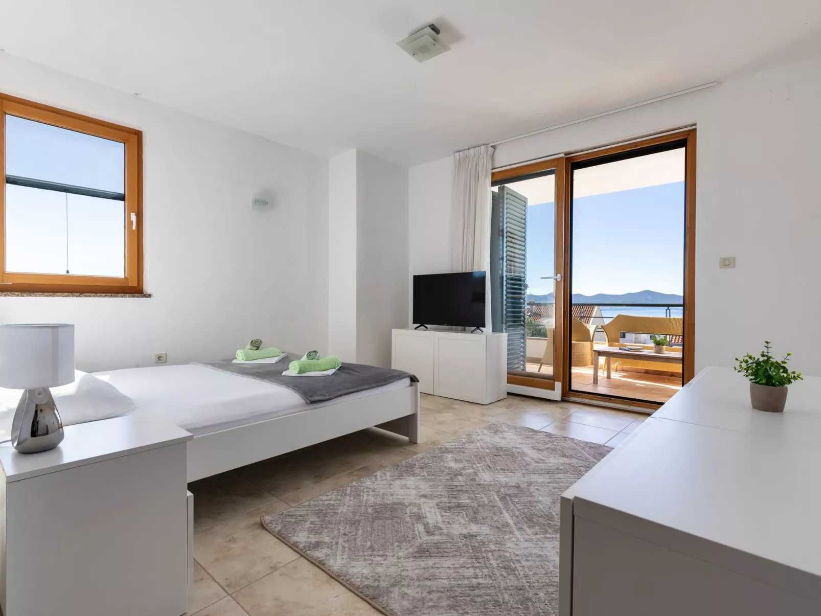 Luxuriöse Villa mit Meerblick - von TA Leut Agency-Drinnen