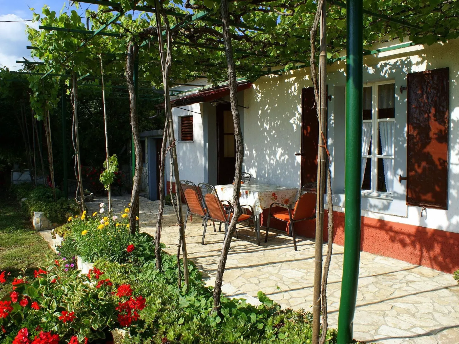 Freistehendes Haus Violeta mit weitläufigen Garten-Image-tags.info