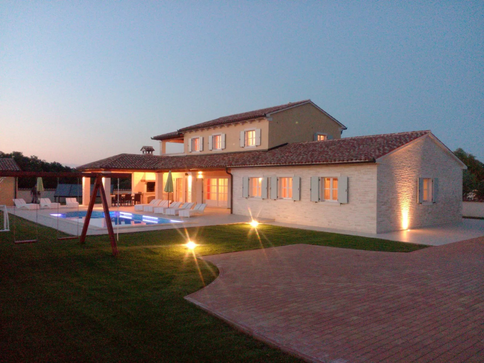 Für 8 Personen und 2 Kinder in Segotici, Istrien (Südküste von Istrien)-Draußen