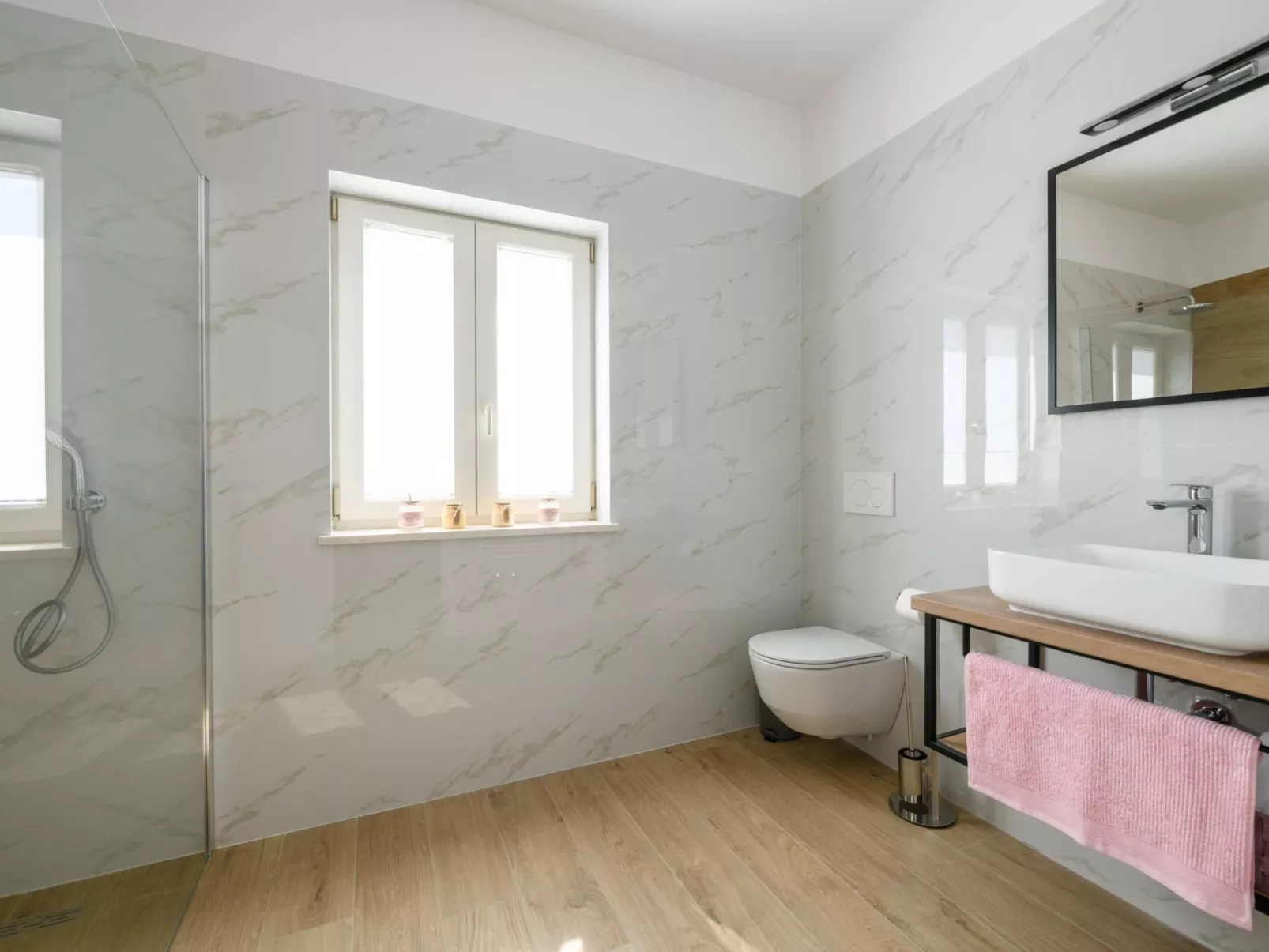 Villa Grande, klimatisiert und mit Pool in Jursici-Inside