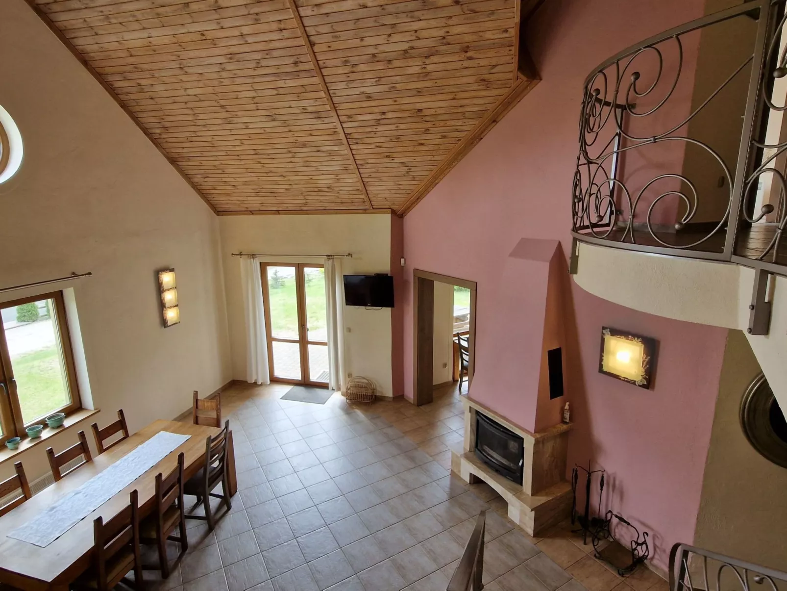 Haus am See mit Sauna-Drinnen