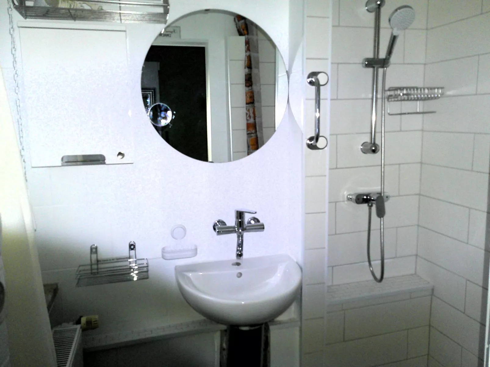 Kleine Ferienwohnung mit Garten und Terrasse-Drinnen