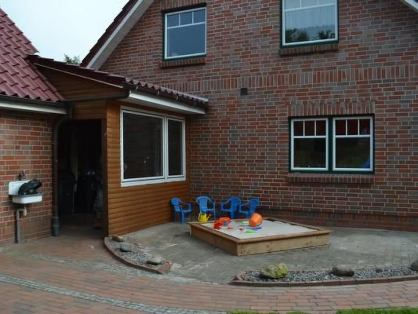 Lara-Image-tags.info