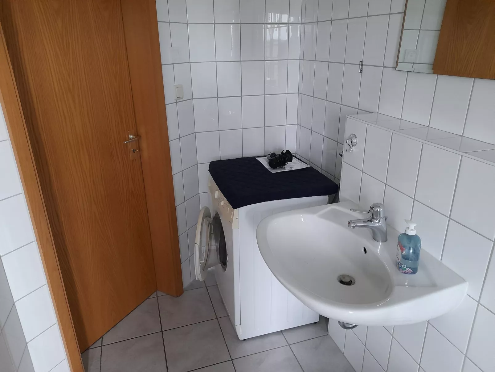 Moderne Ferienwohnung mit Balkon in Strandnähe-Drinnen