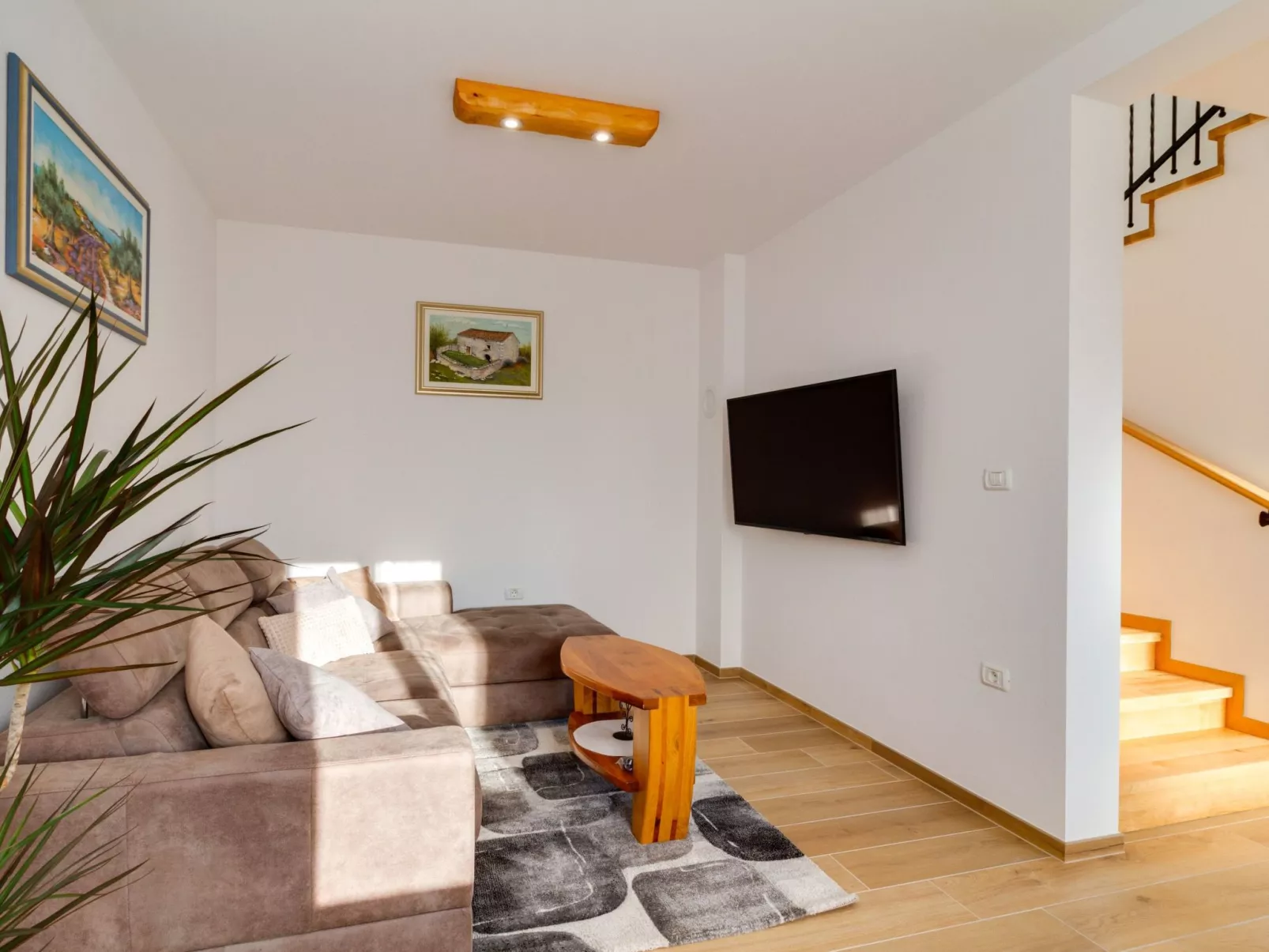 "Villa Nima" mit privatem Pool-Dedans