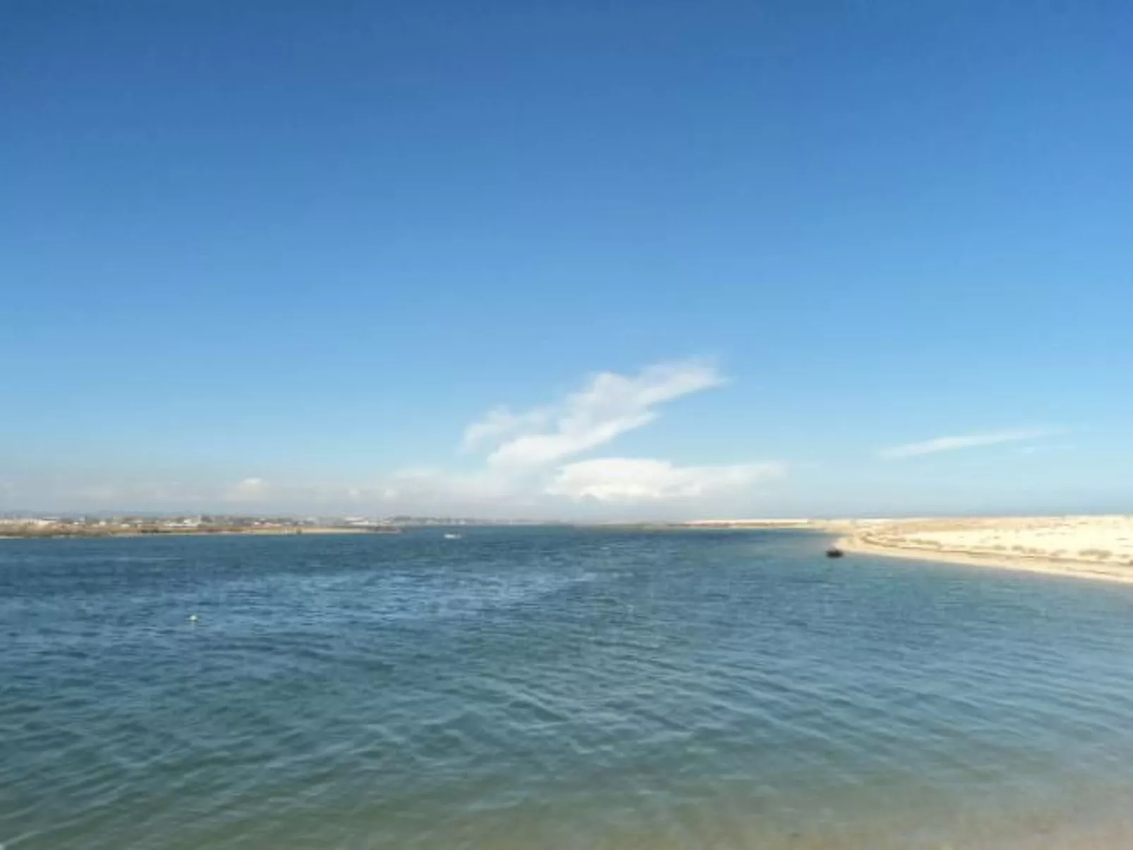 Mit Balkon, Terrasse und Außenpool-Outside