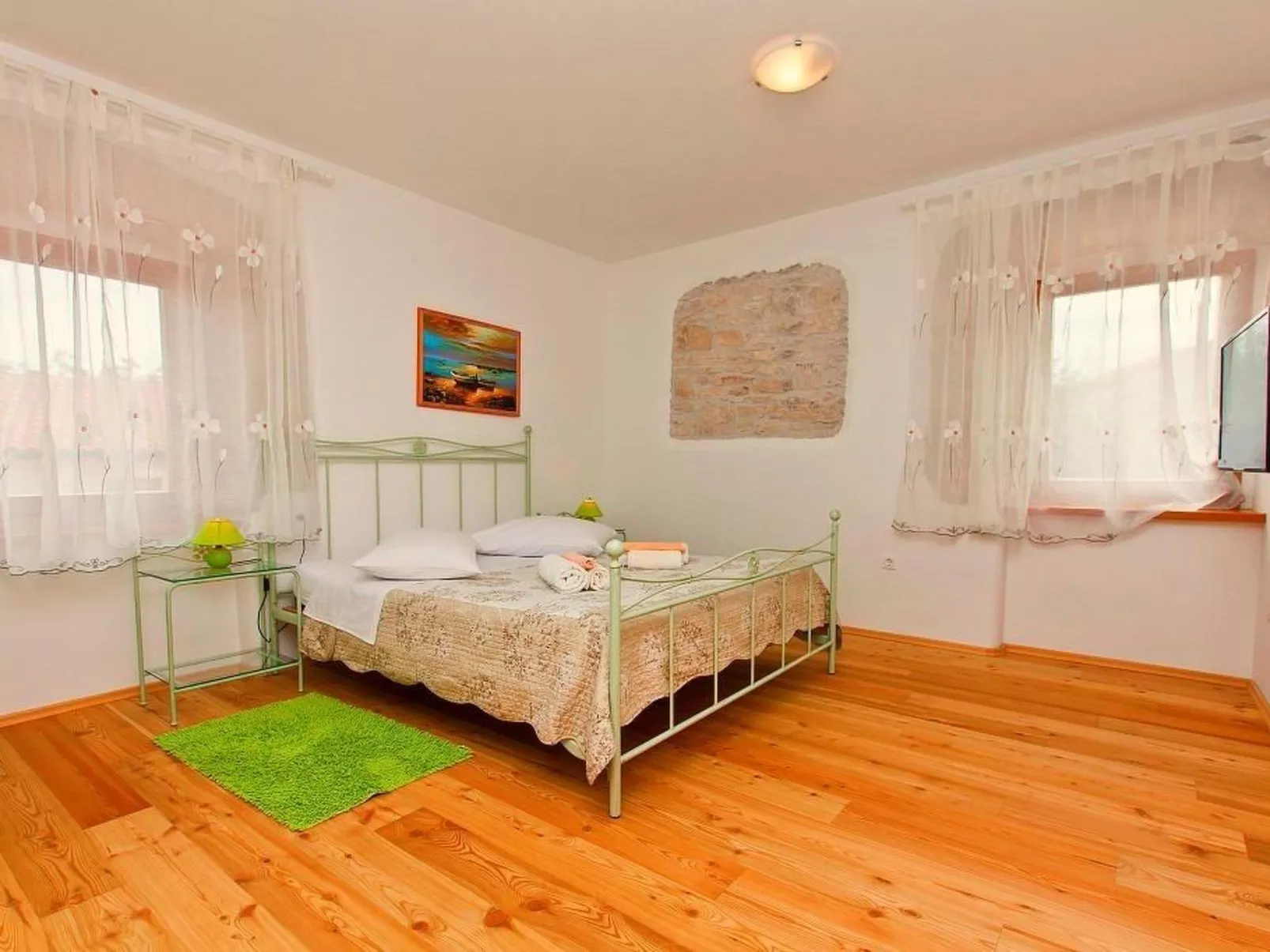 Gemütliches Ferienhaus in Peresiji mit Grill und Terrasse-Dedans