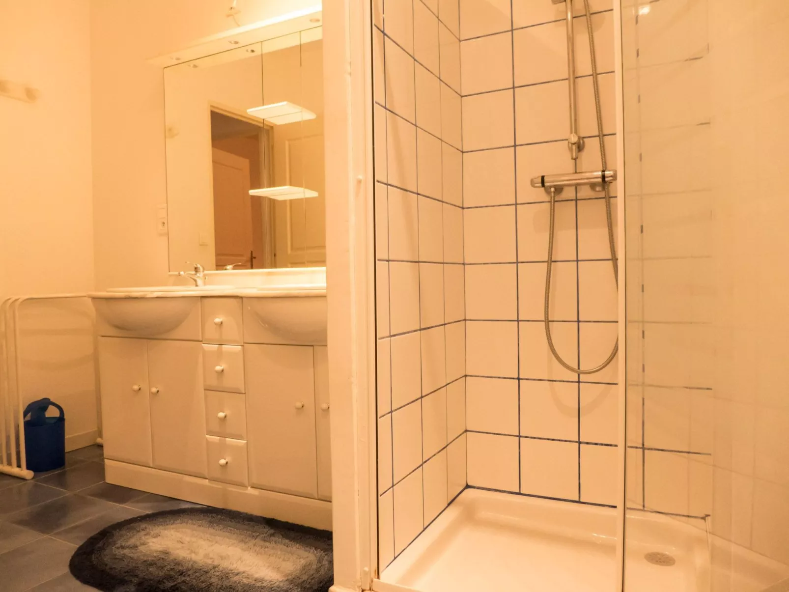 In Murviel-les-Béziers,-Drinnen