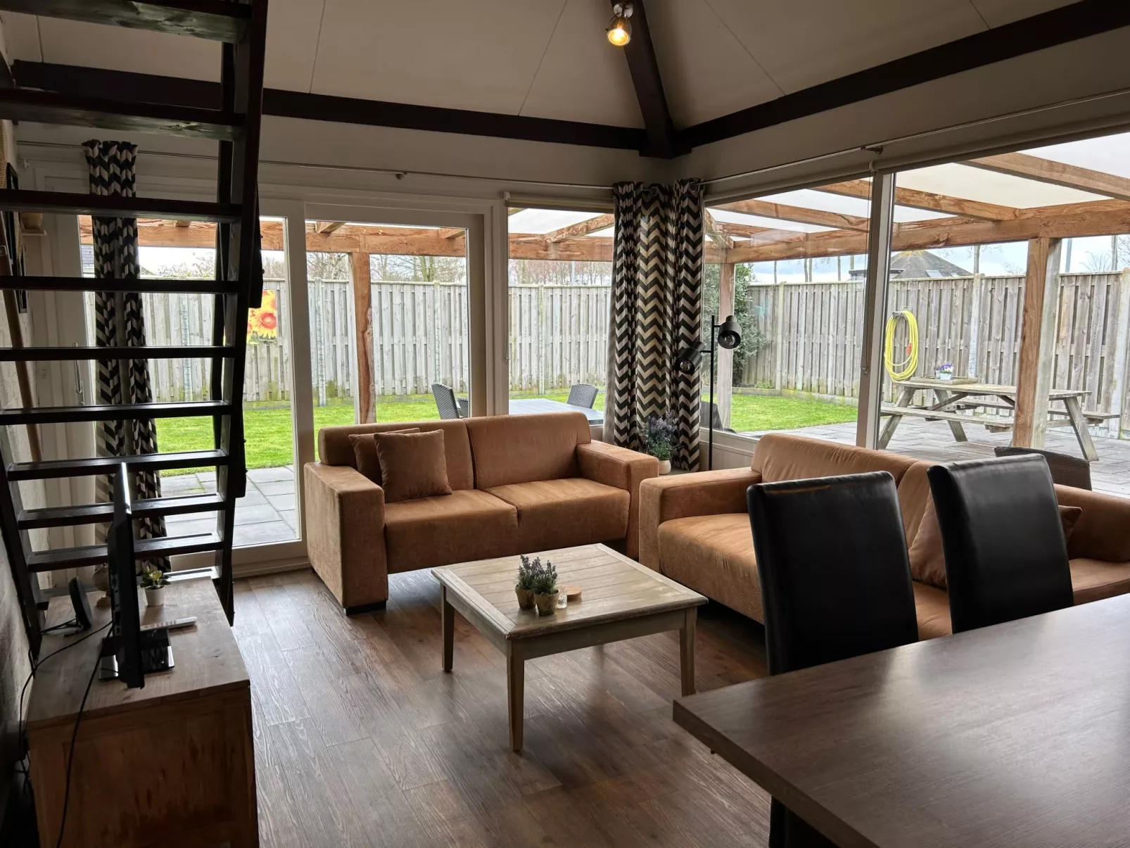 Gemütliche Hütte-Inside