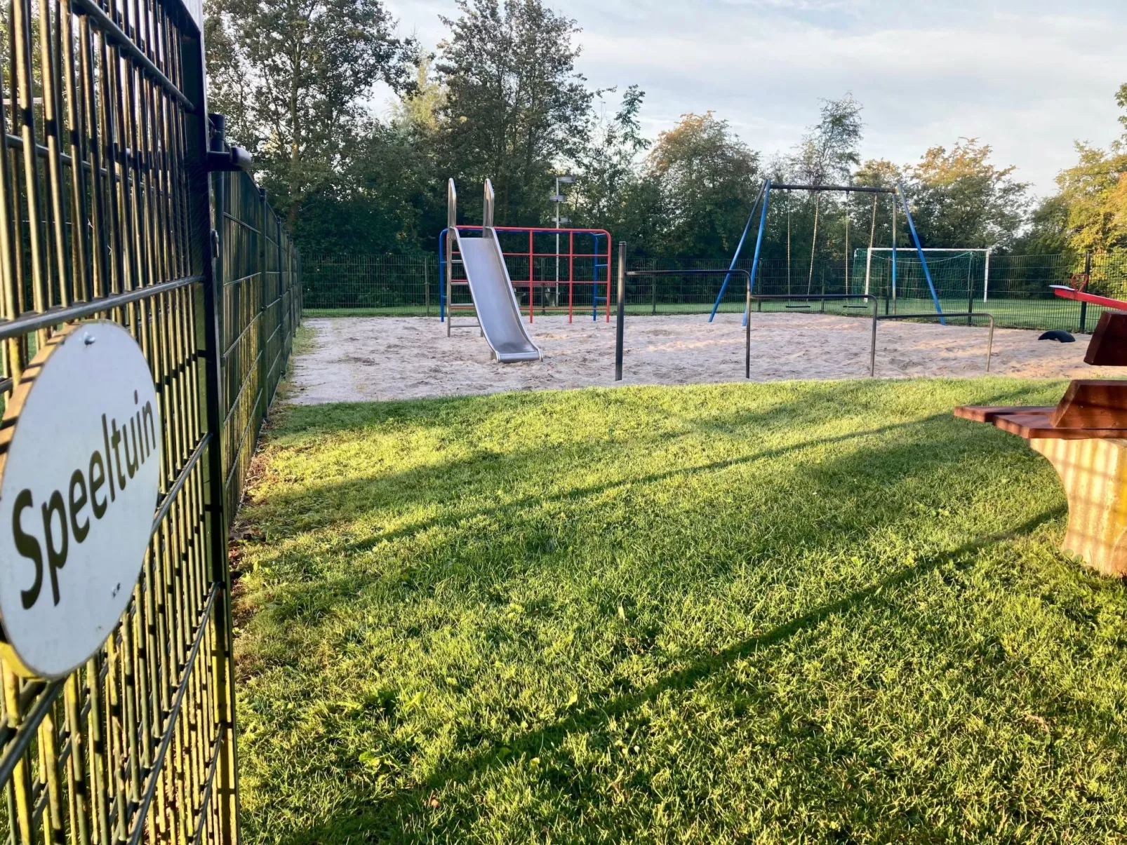 Chalet Ufergrundstück mit eigenem Angelplatz-Draußen