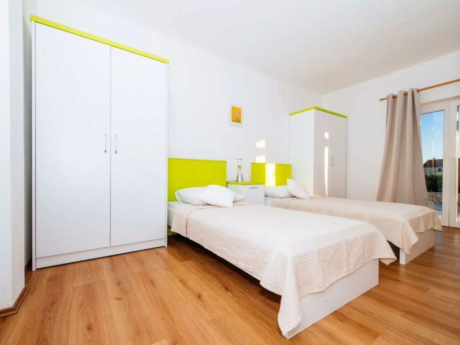 Ana Dreams - von TA Leut Agency-Inside