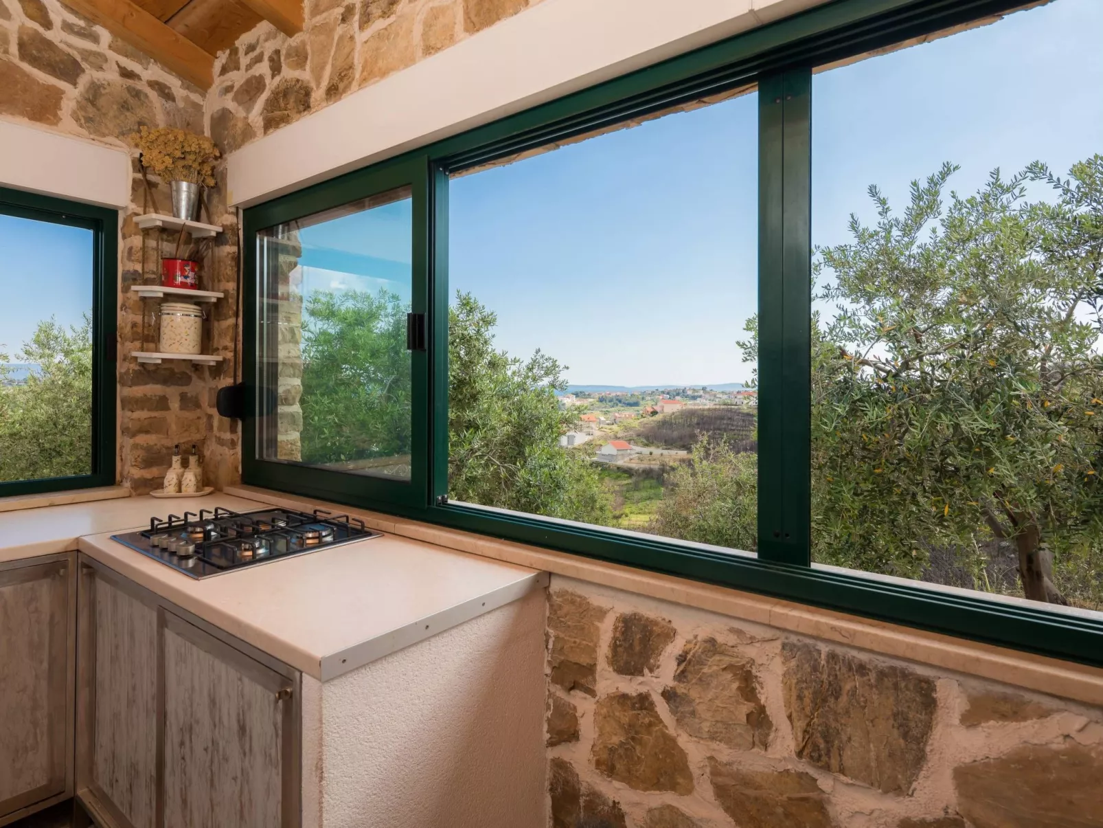 Ferienvilla Kalista mit Pool und tollem Ausblick-Drinnen