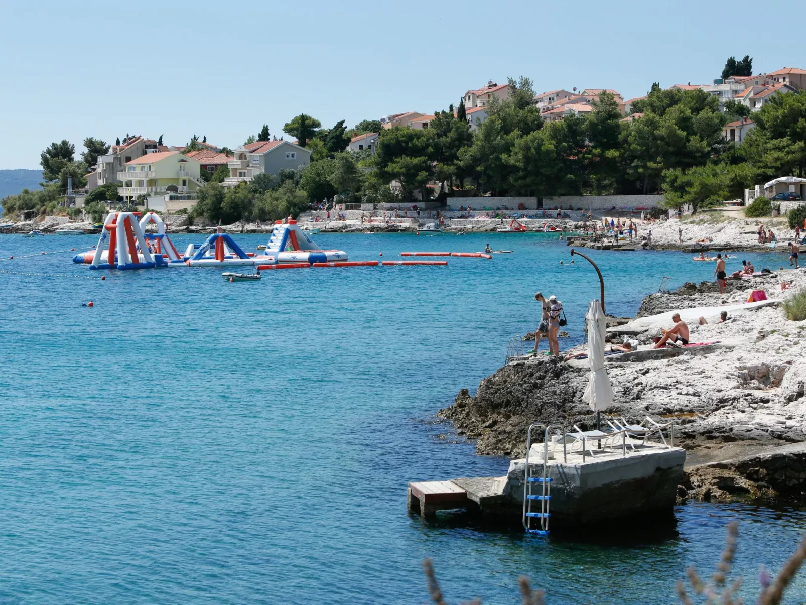 Für 5 Personen ca. 65 m&sup2; in Okrug Gornji, Adriaküste Kroatien (Kroatische-Dehors