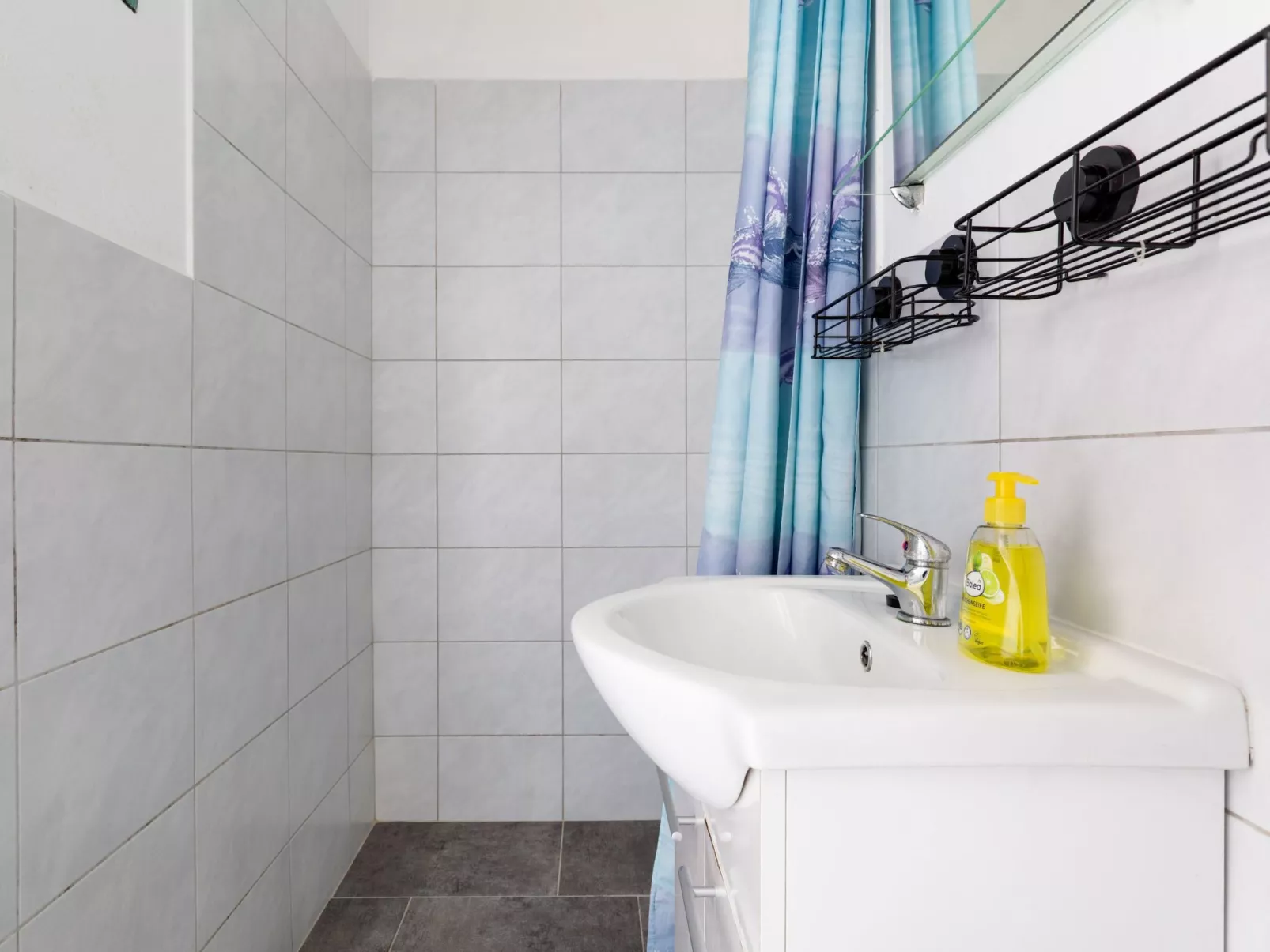 "Lenko 1" mit Blick auf das Wasser-Dedans