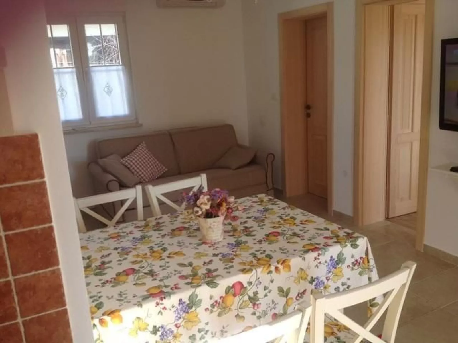 Appartement in Stoja mit Möbliertem Balkon-Image-tags.info