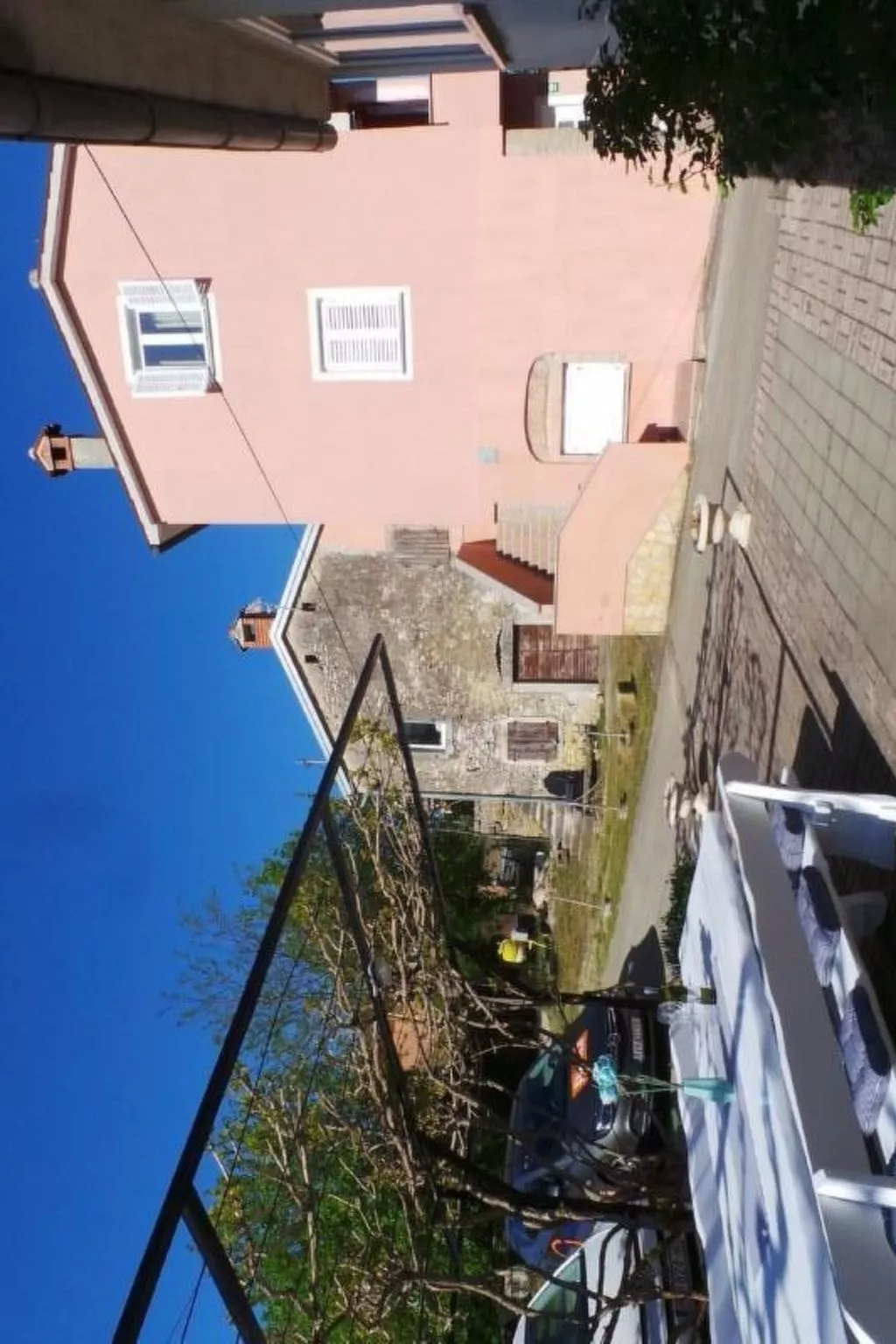 "Valentino" mit Blick auf das Wasser-Outside