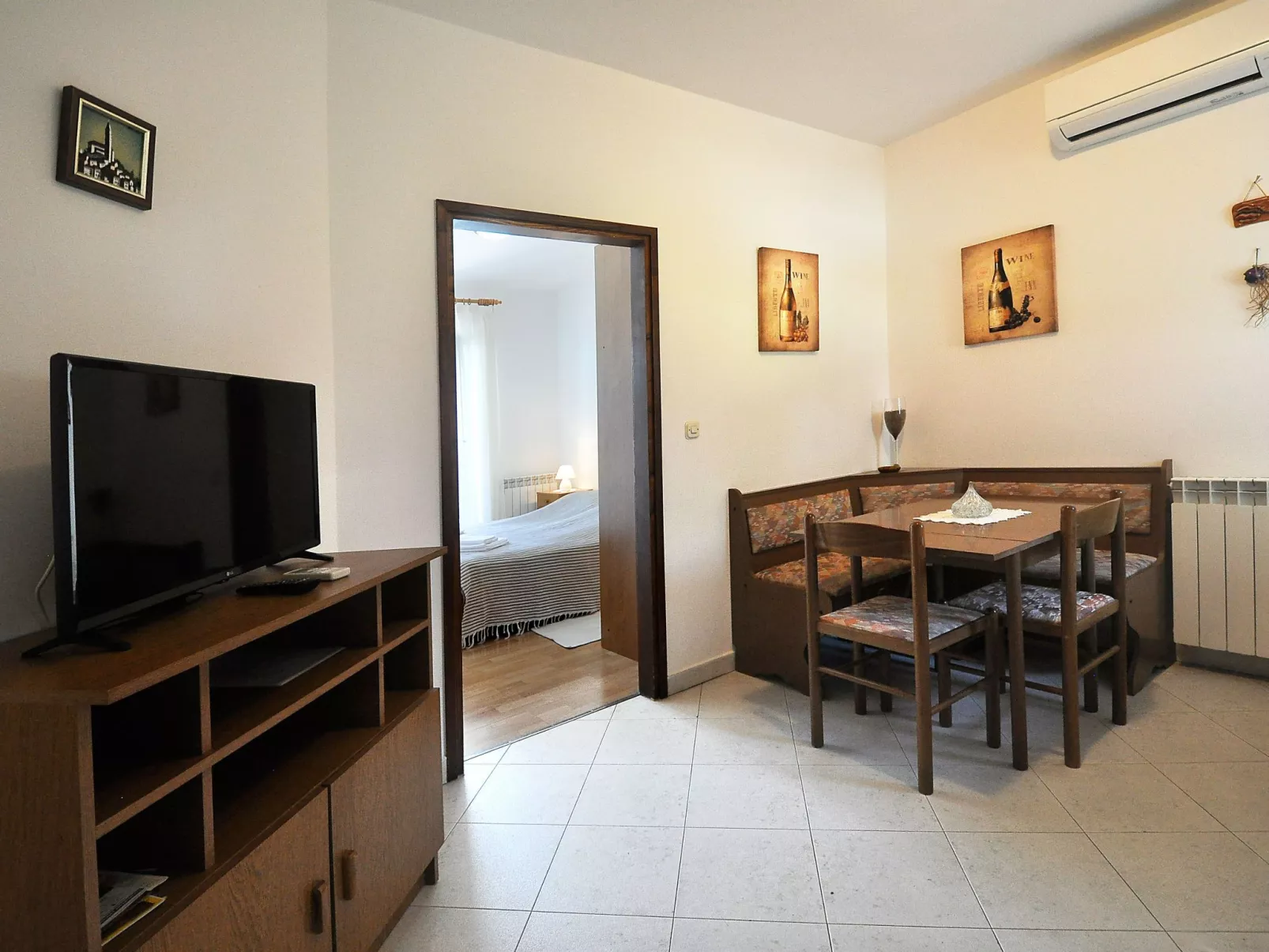 Zwei-Zimmer-Wohnung in der Nähe des Meeres-Inside