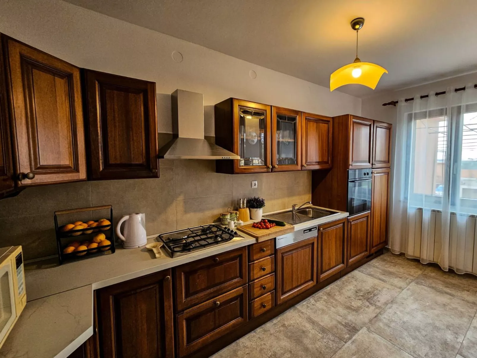 Sehr geräumige Villa mit Pool-Dedans