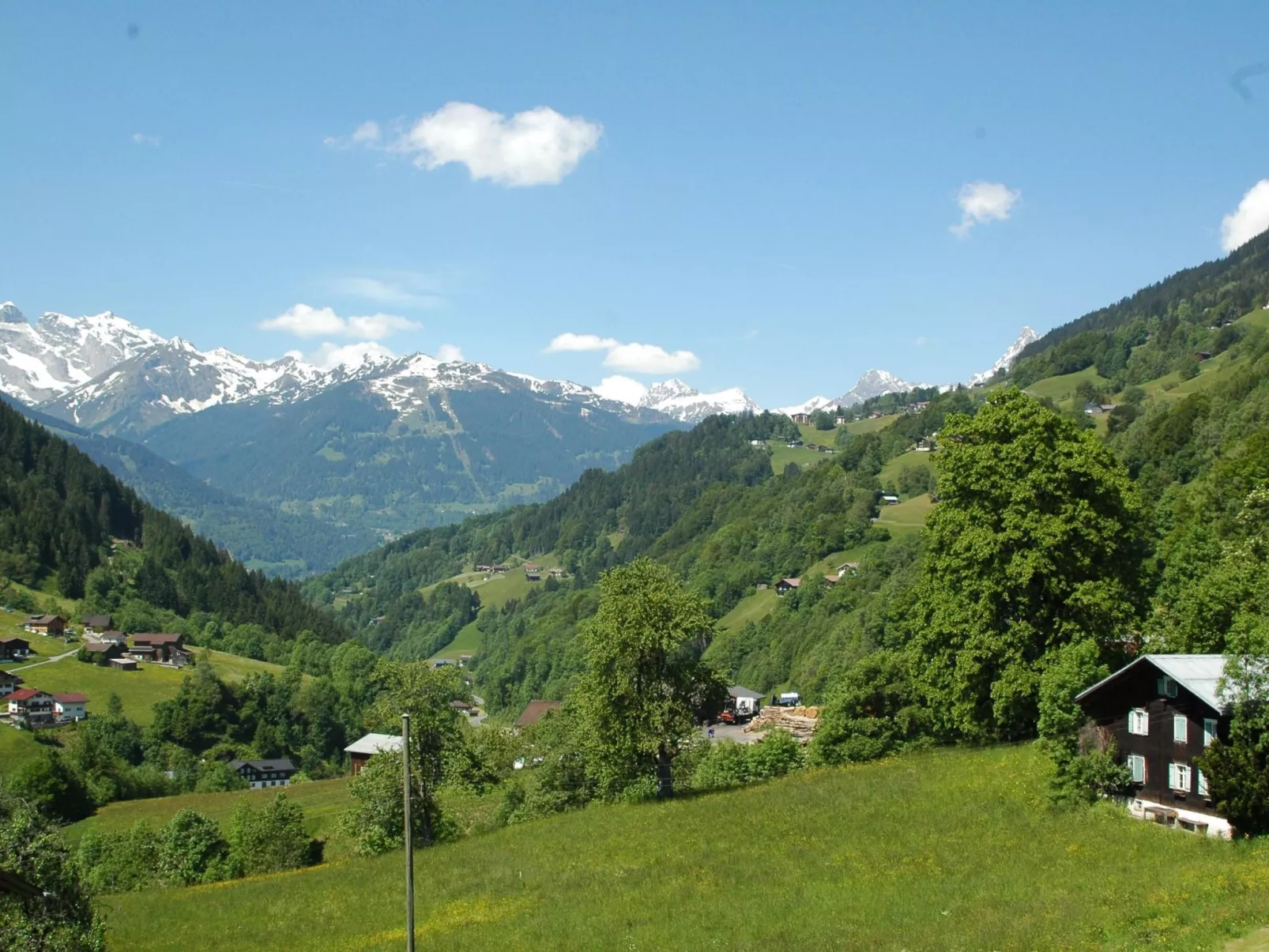 Große Wohnung in Silbertal mit Großem Garten-Outside