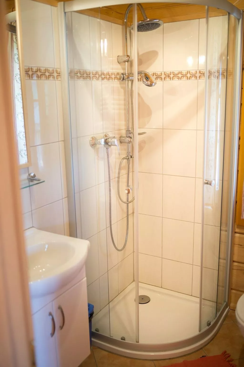 Komfortables Ferienhaus mit Galerie und Balkon-Inside